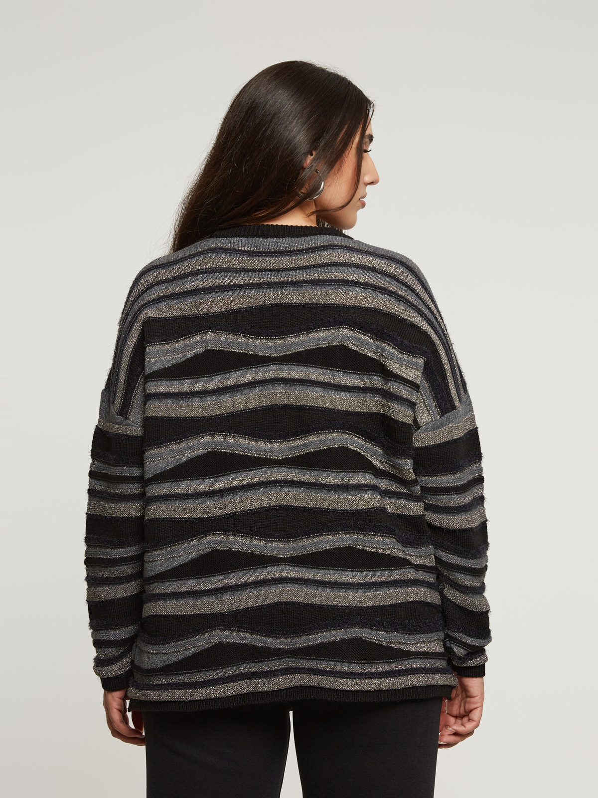 Πλεκτή μπλούζα με μεταλλικές ρίγες φωτογραφία