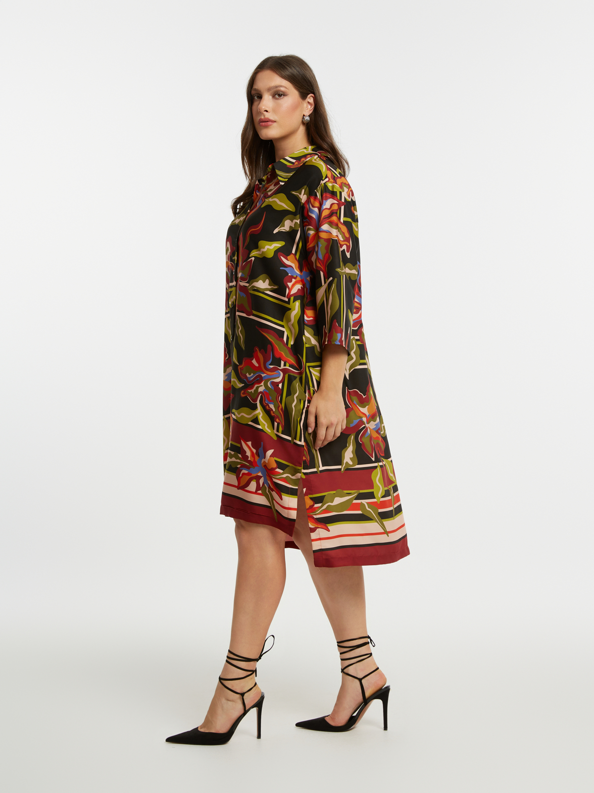 Φόρεμα σεμιζιέ με tropical μοτίβο φωτογραφία