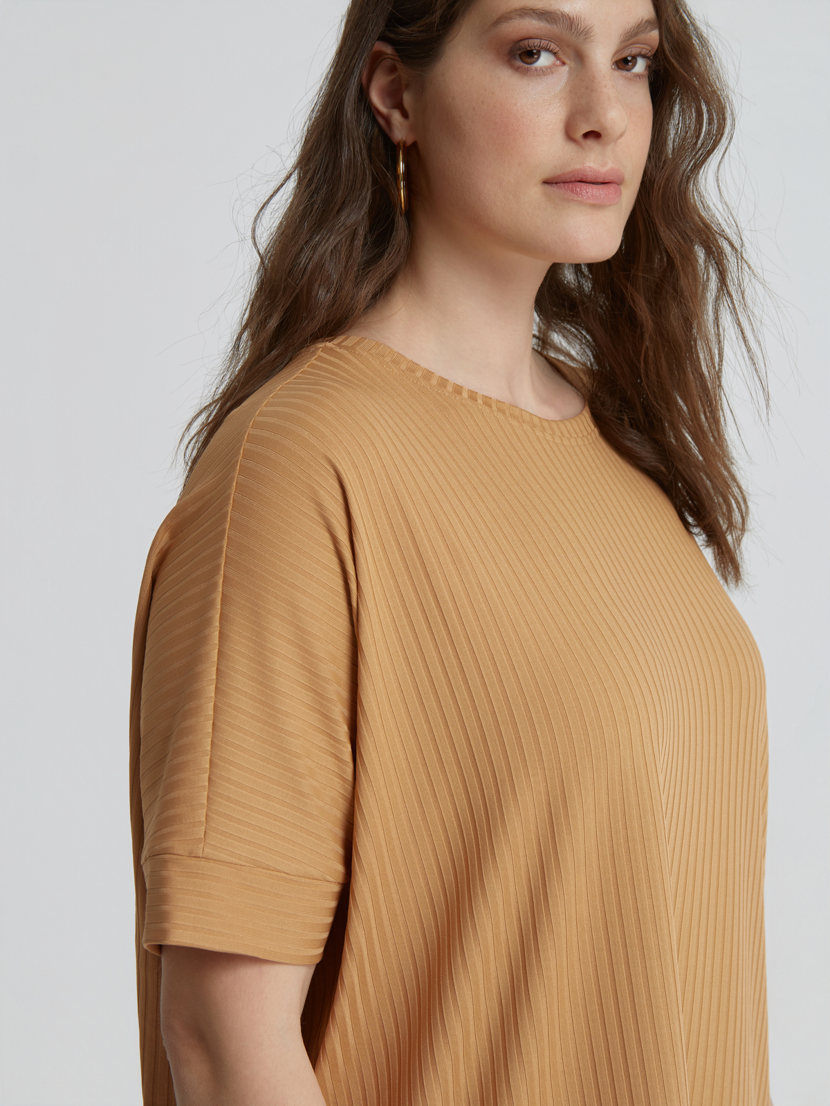 Ριμπ μπλούζα σε boxy γραμμή φωτογραφία