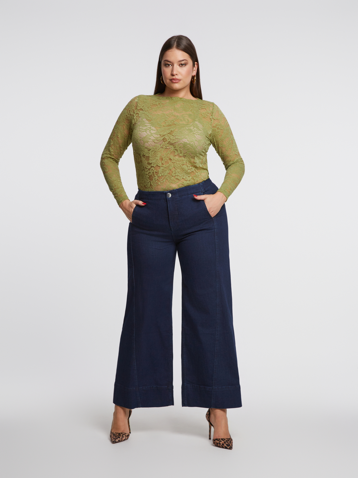 Δαντελένιο τοπ με μακριά μανίκια φωτογραφία