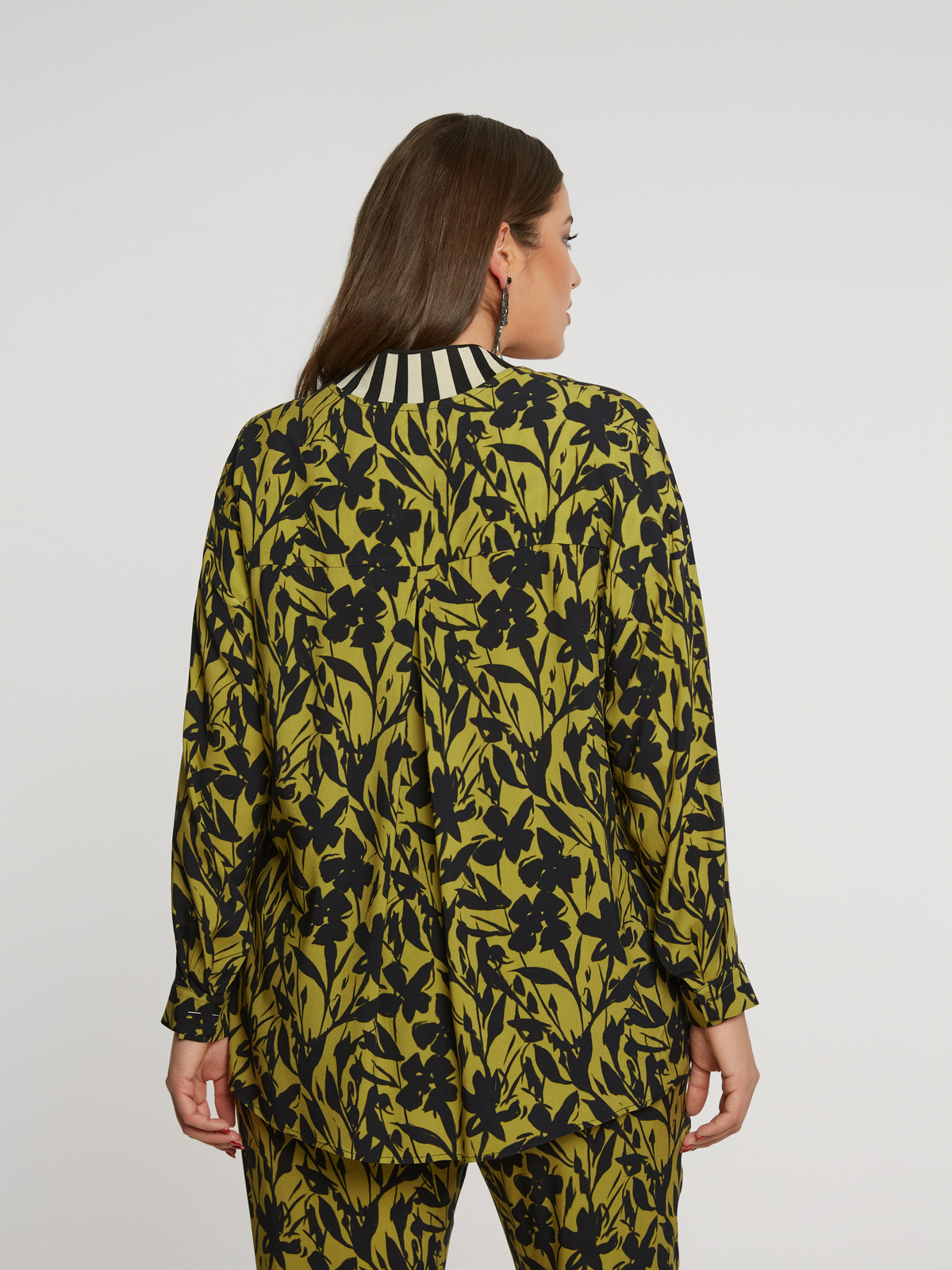 Μπλούζα βισκόζη με φλοράλ μοτίβο φωτογραφία