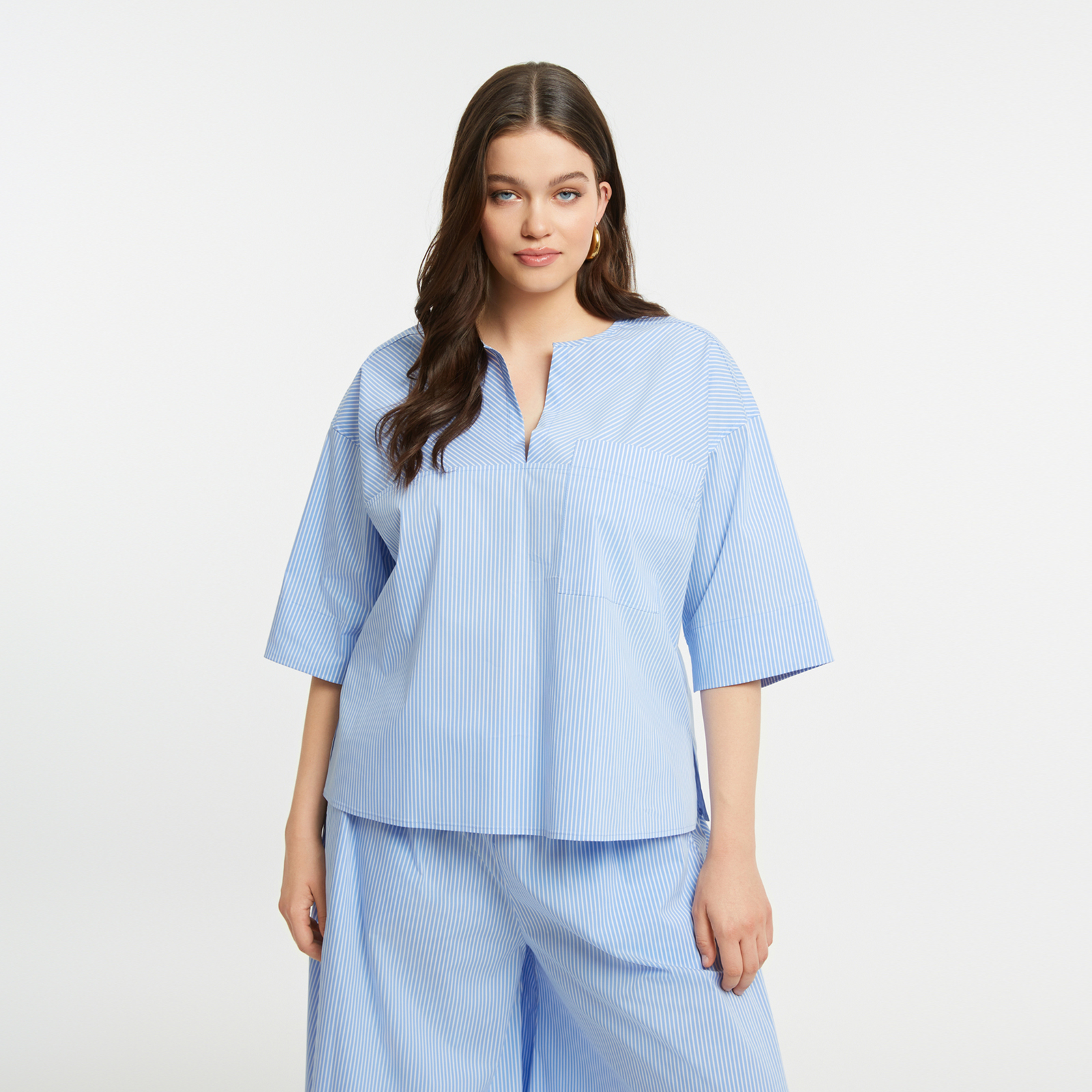 MAT FASHION Μπλούζα ποπλίνα ριγέ με τσέπη στο στήθος & μοντέρνο ντεκολτέ