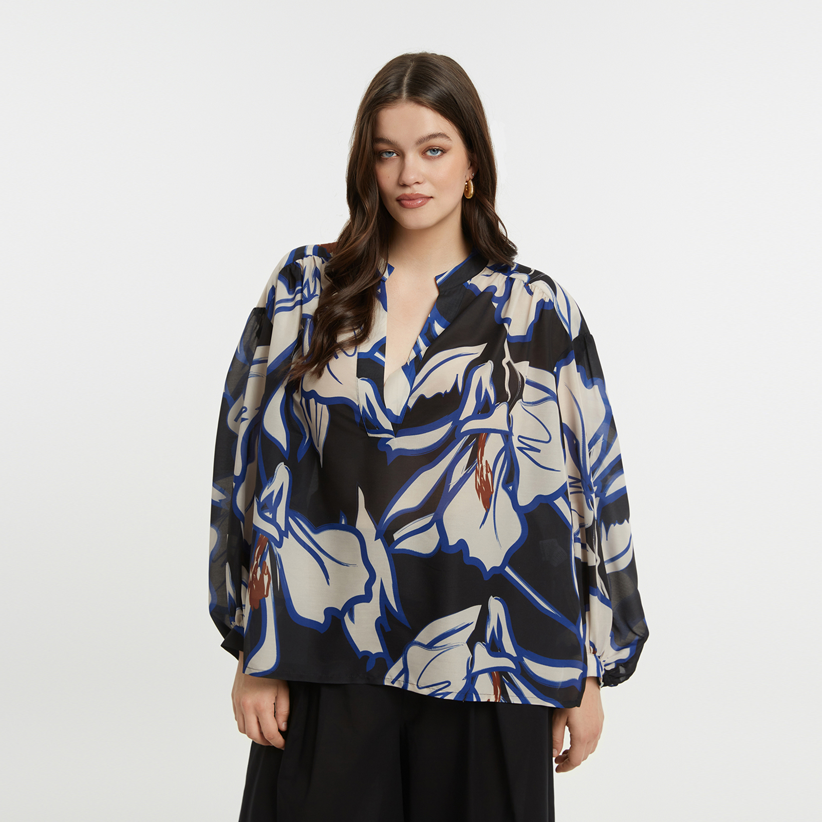Printed fluid blouse with abstract floral motif