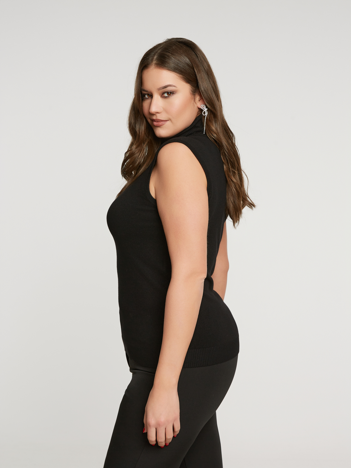 Αμάνικο πλεκτό τοπ με διακοσμημένο λαιμό φωτογραφία