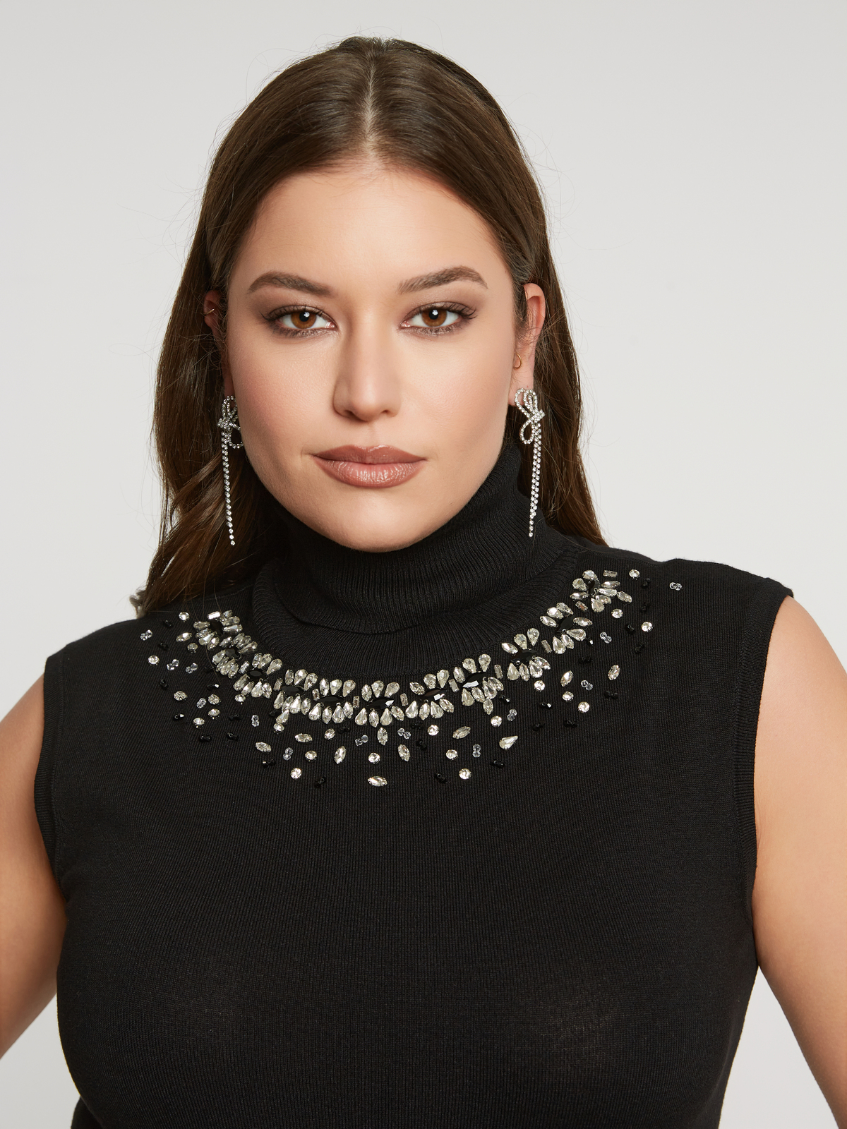 Αμάνικο πλεκτό τοπ με διακοσμημένο λαιμό φωτογραφία