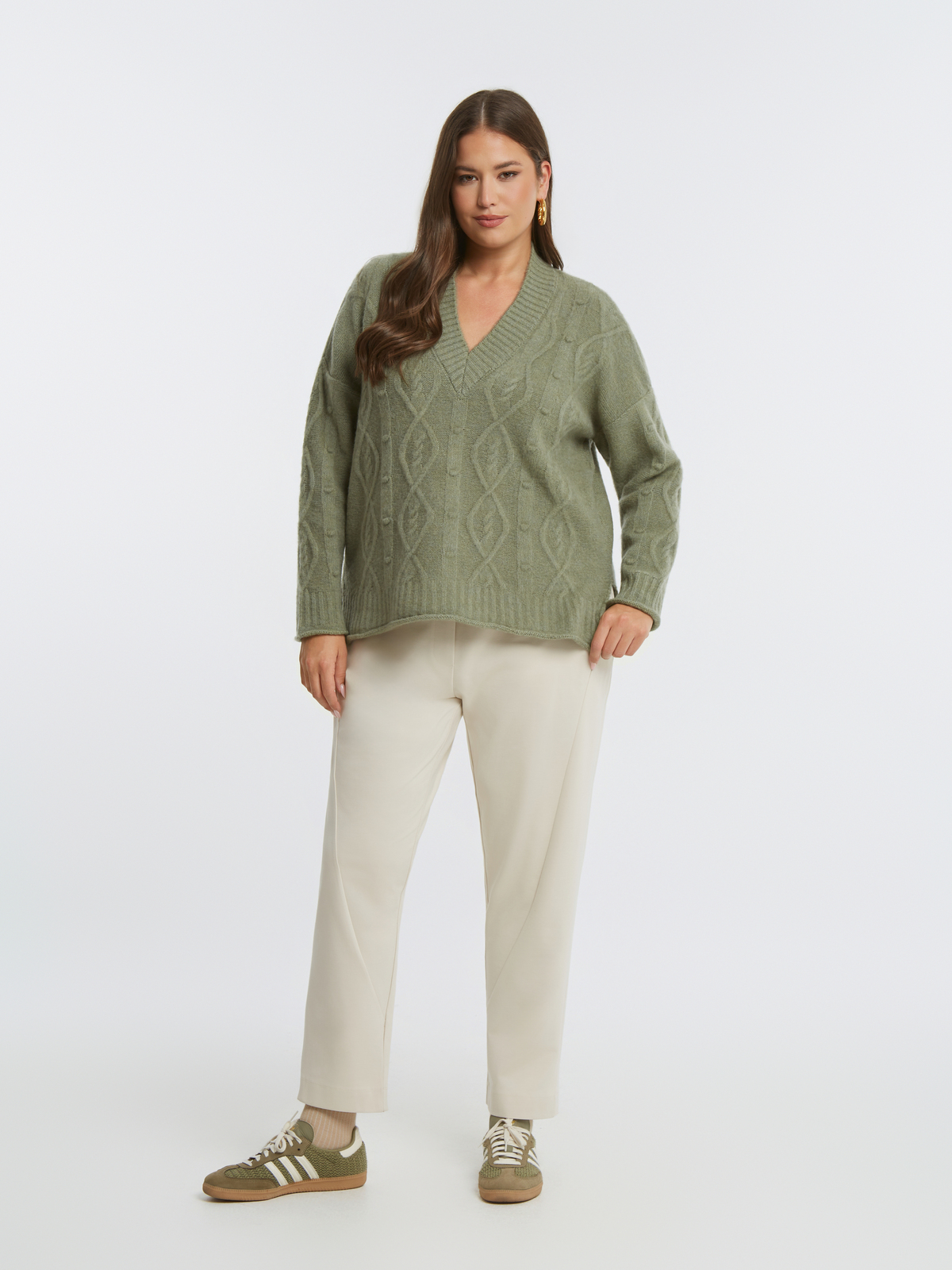 Πλεκτή μπλούζα με V με μοτίβο κοτσίδα φωτογραφία