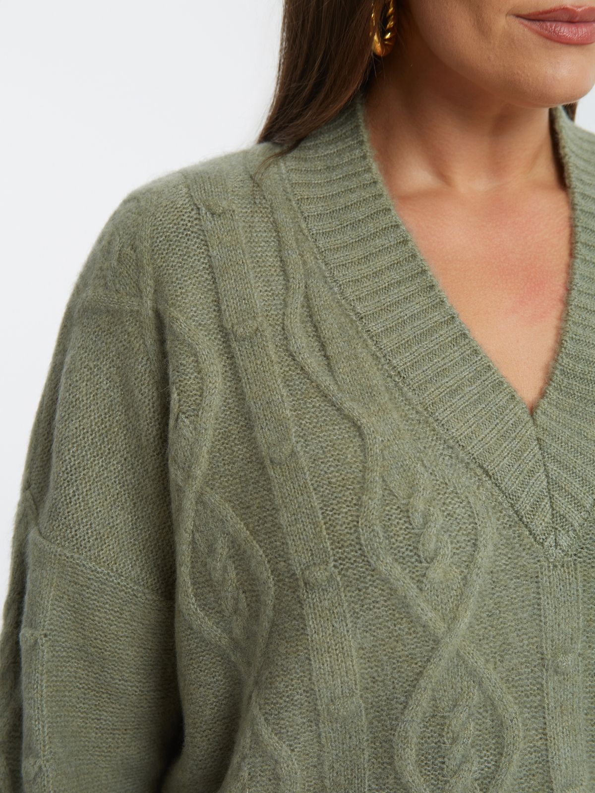 Πλεκτή μπλούζα με V με μοτίβο κοτσίδα φωτογραφία