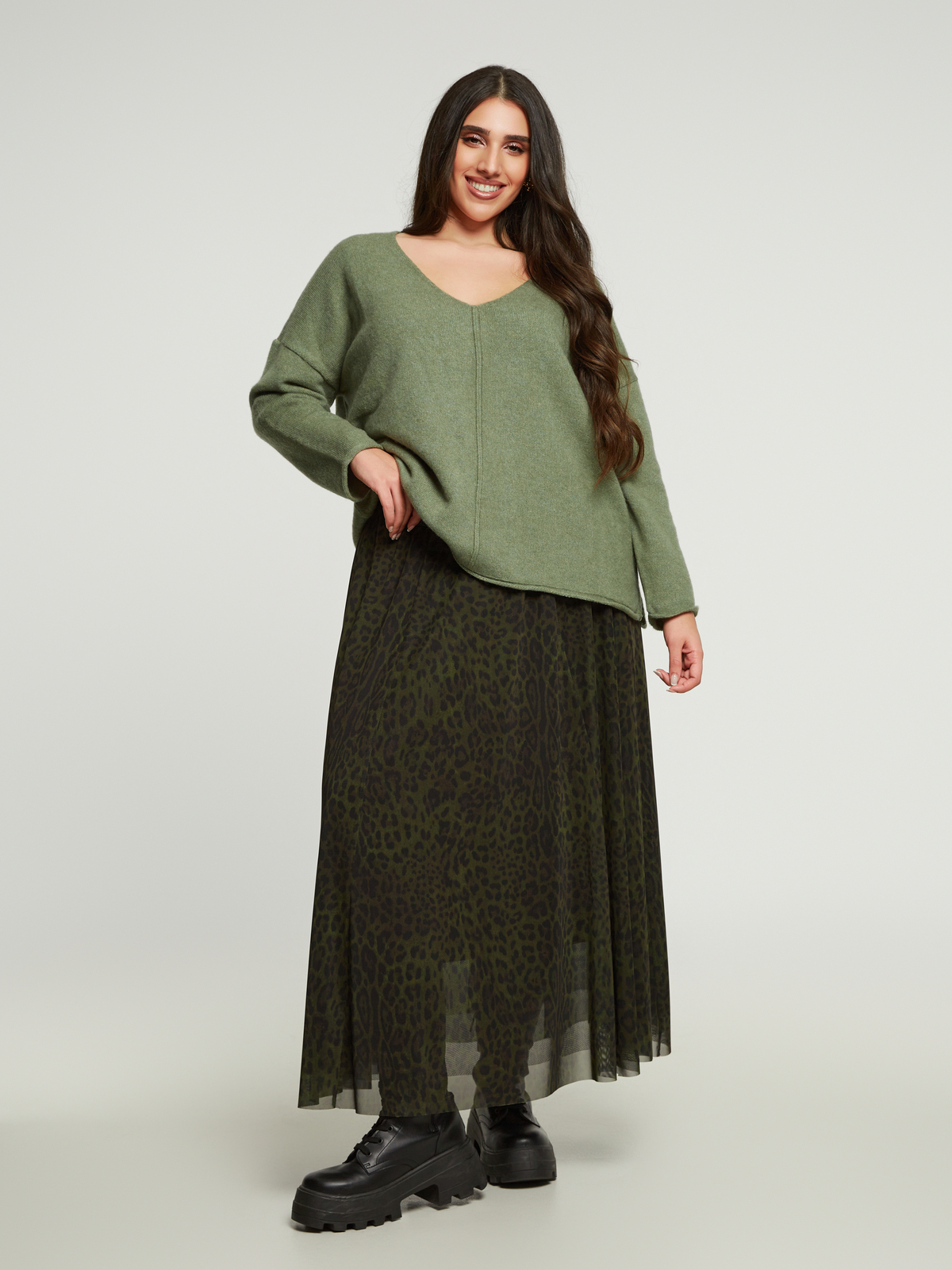 Πλεκτή μπλούζα με V-λαιμόκοψη και χαλαρή γραμμή φωτογραφία