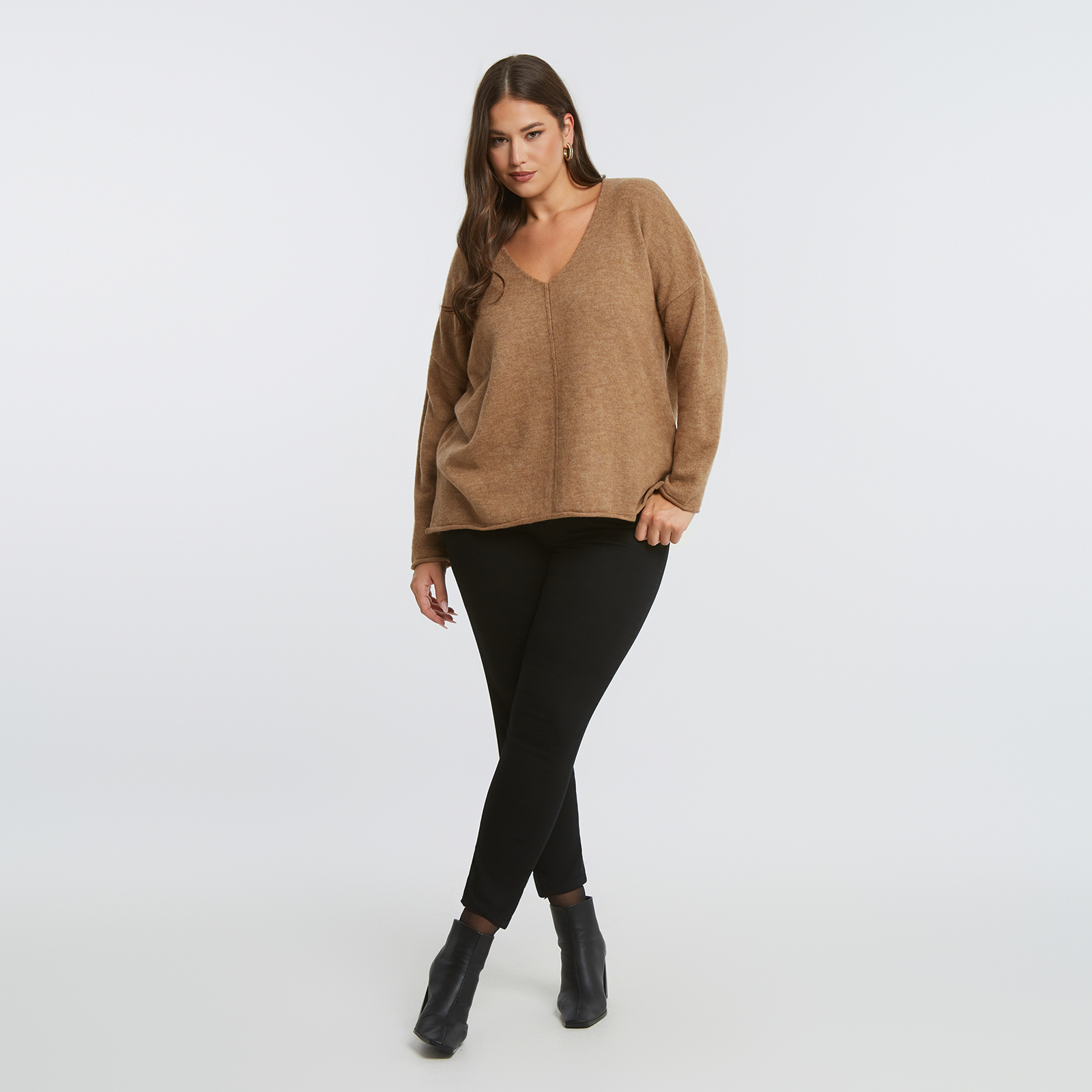 MAT FASHION Πλεκτή μπλούζα με V-λαιμόκοψη και χαλαρή γραμμή