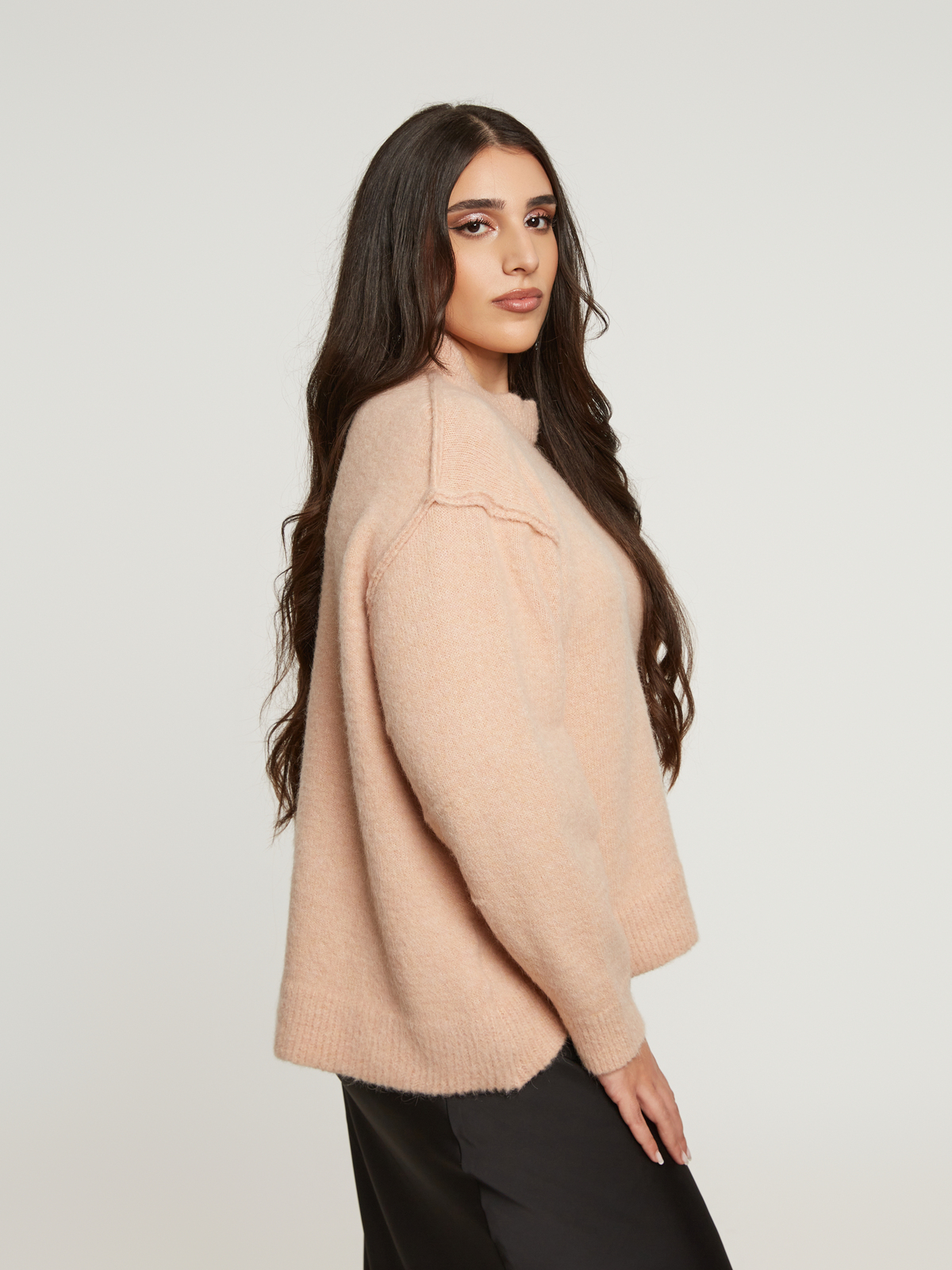 Cropped πλεκτό με μοντέρνο τελείωμα φωτογραφία