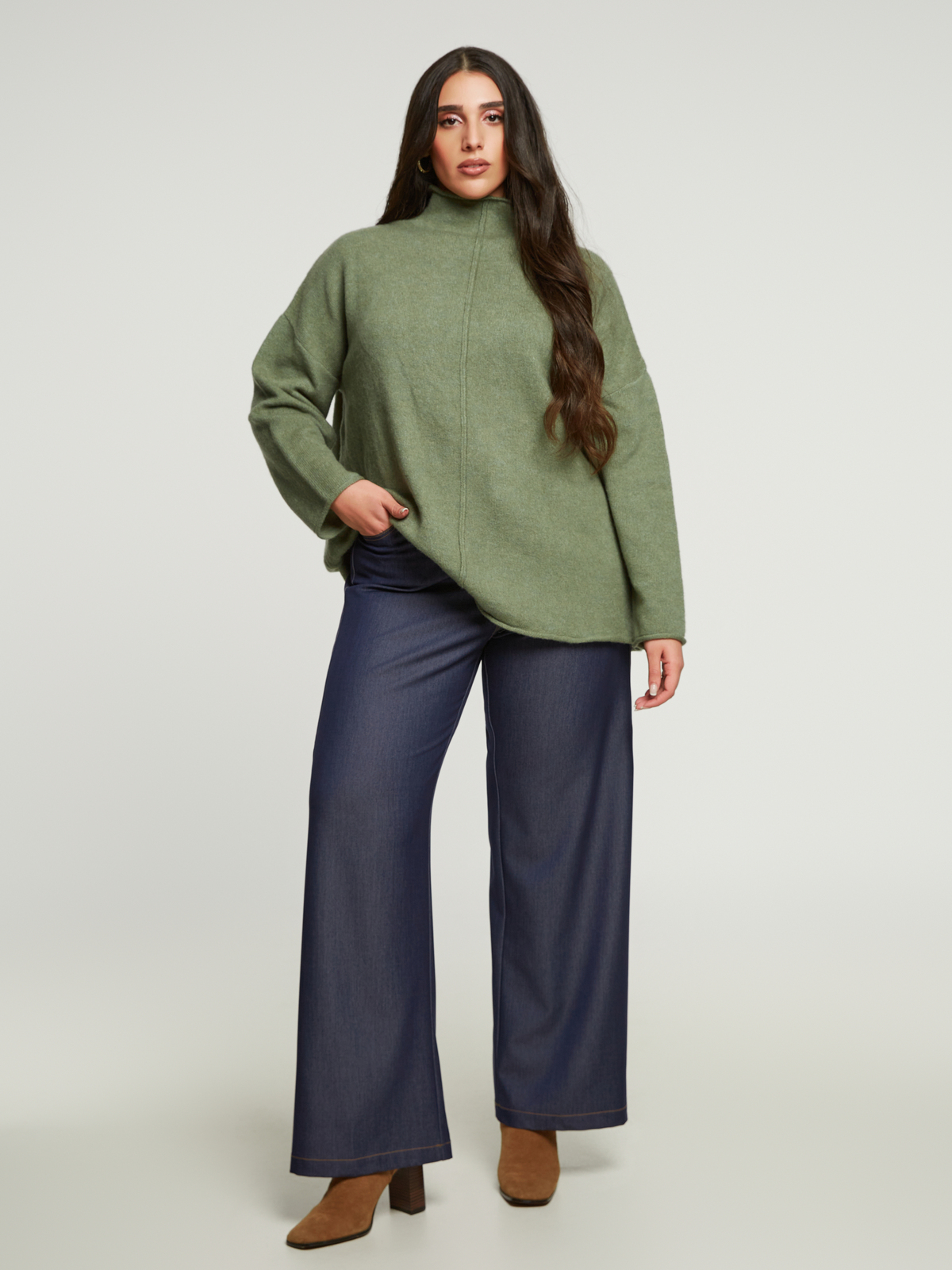 Πλεκτή μπλούζα ζιβάγκο σε χαλαρή γραμμή φωτογραφία