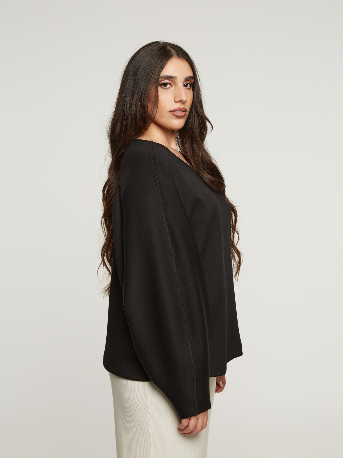 Μπλούζα φούτερ με V-λαιμόκοψη φωτογραφία