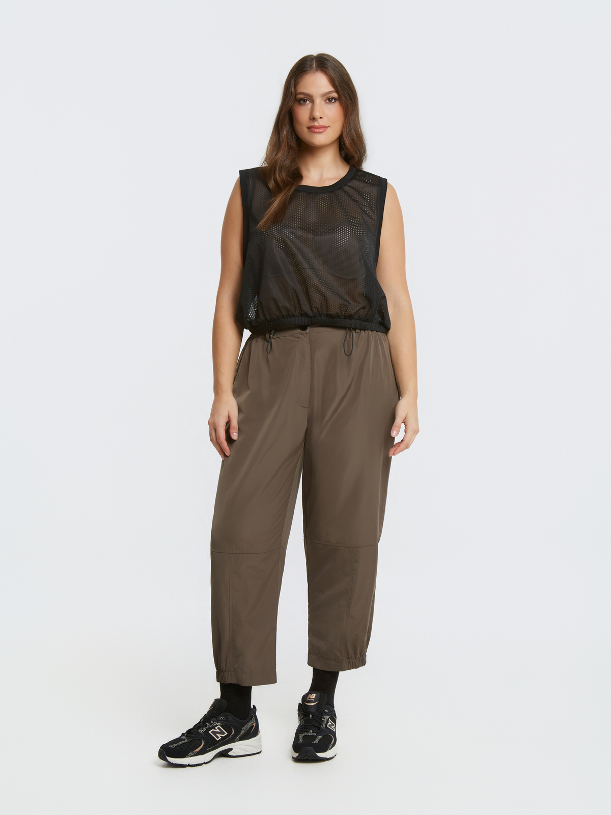 Αμάνικο mesh top με ρυθμιζόμενο τελείωμα φωτογραφία