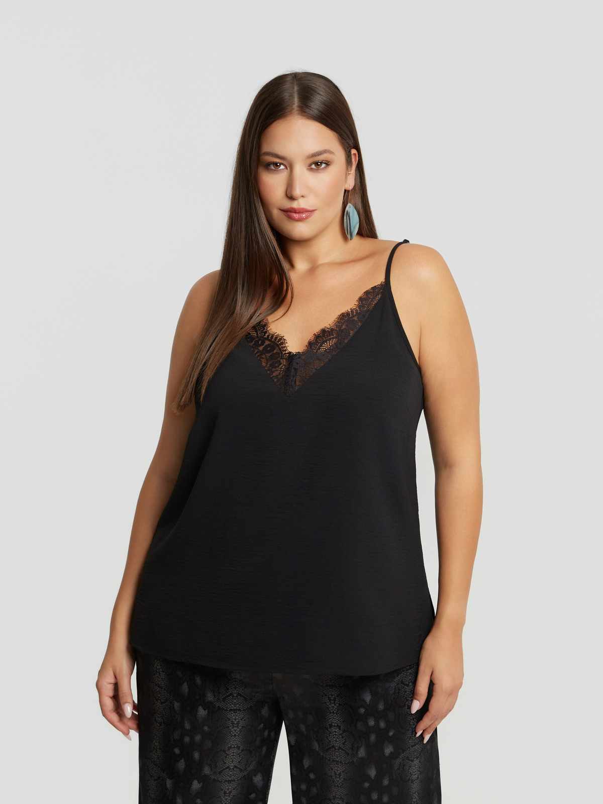 Σατέν τοπ με δαντελένια V-λαιμόκοψη φωτογραφία