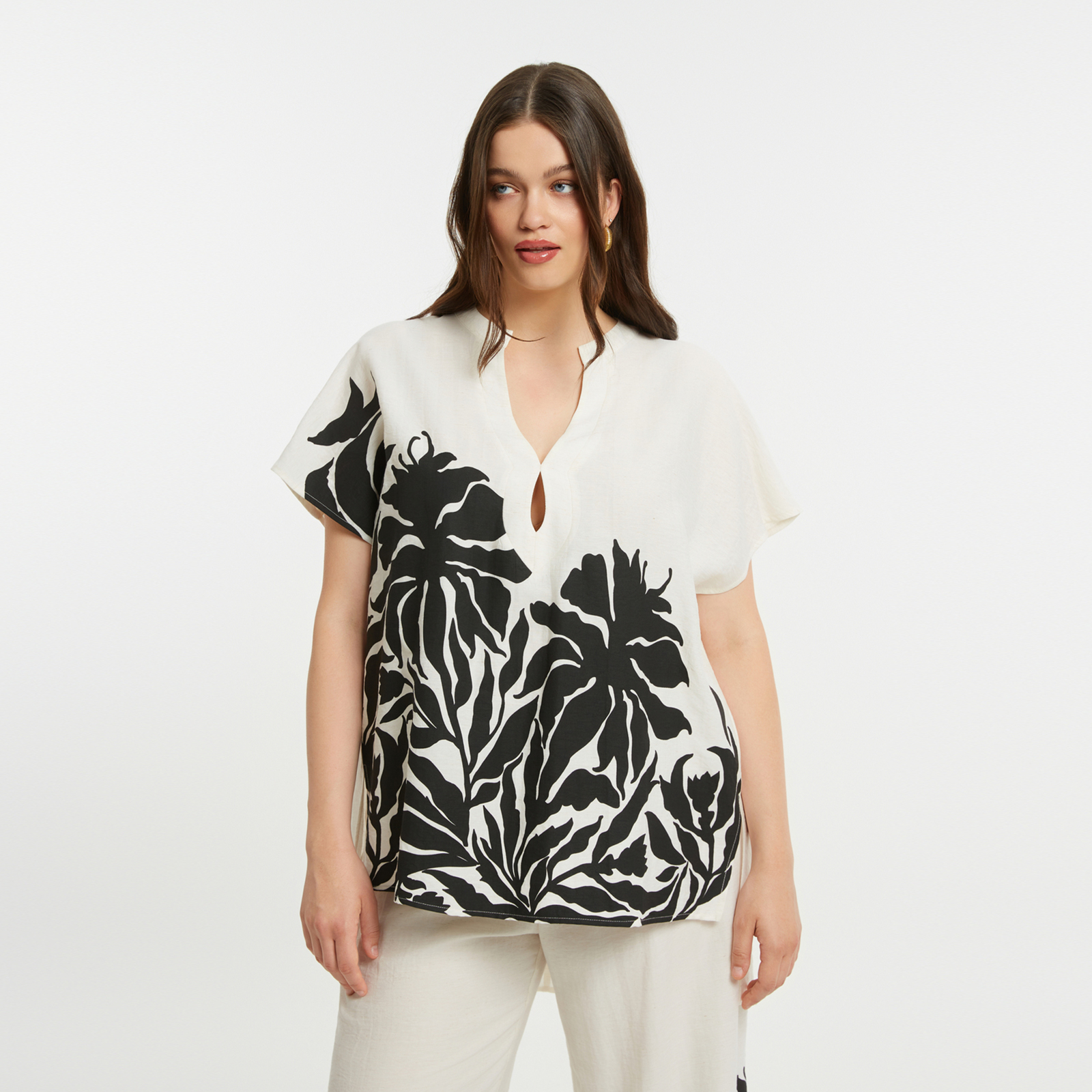 Μπλούζα βισκόζη/λινό με floral μοτίβο