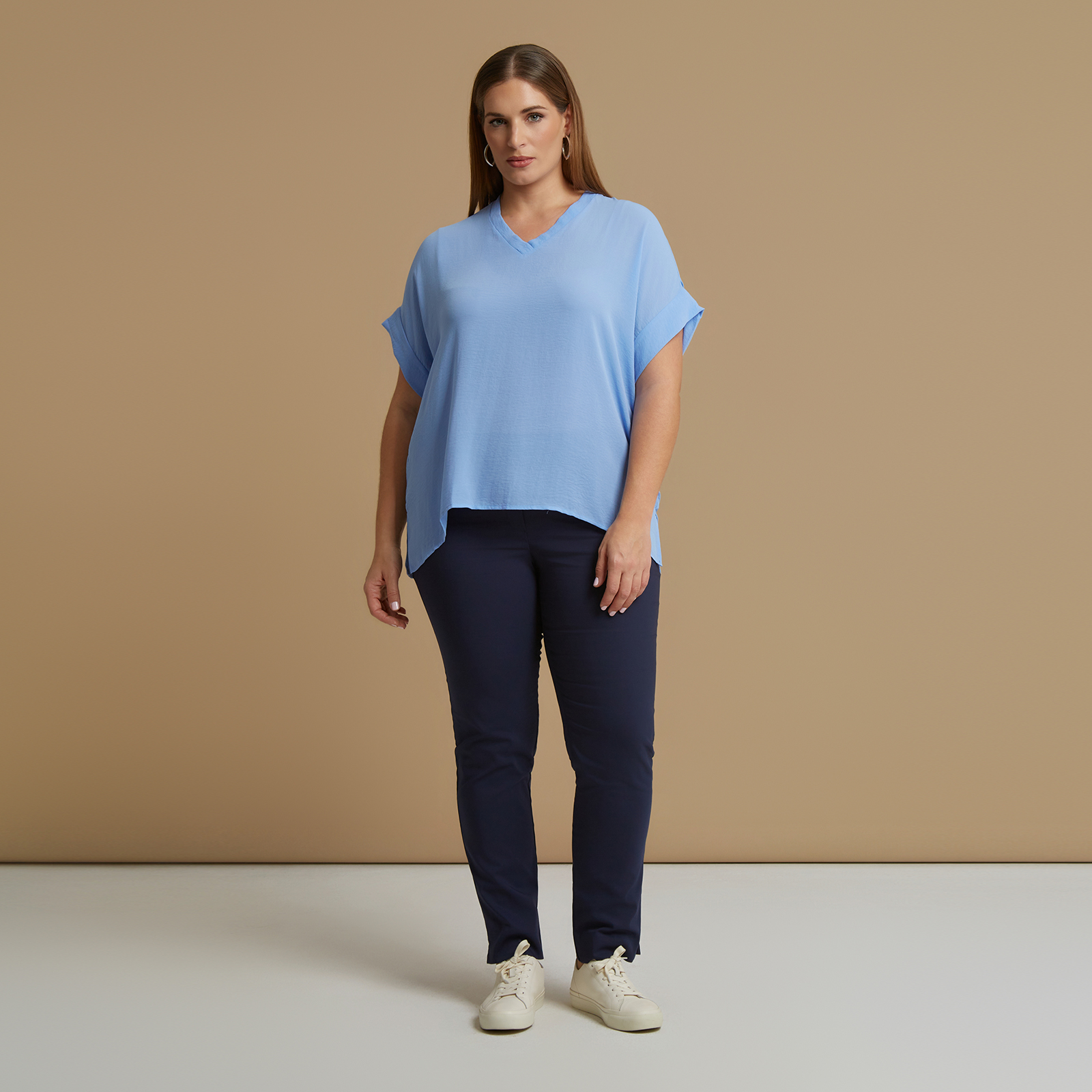 Crepe essential V-neck top