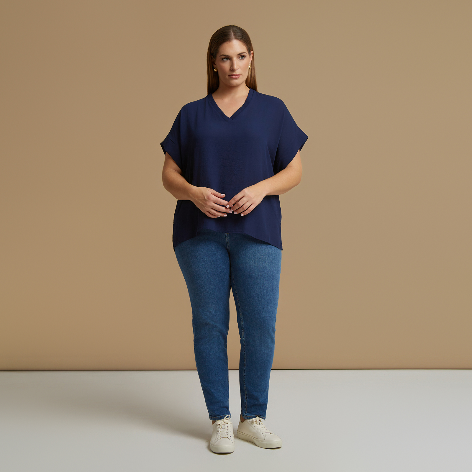 Crepe essential V-neck top