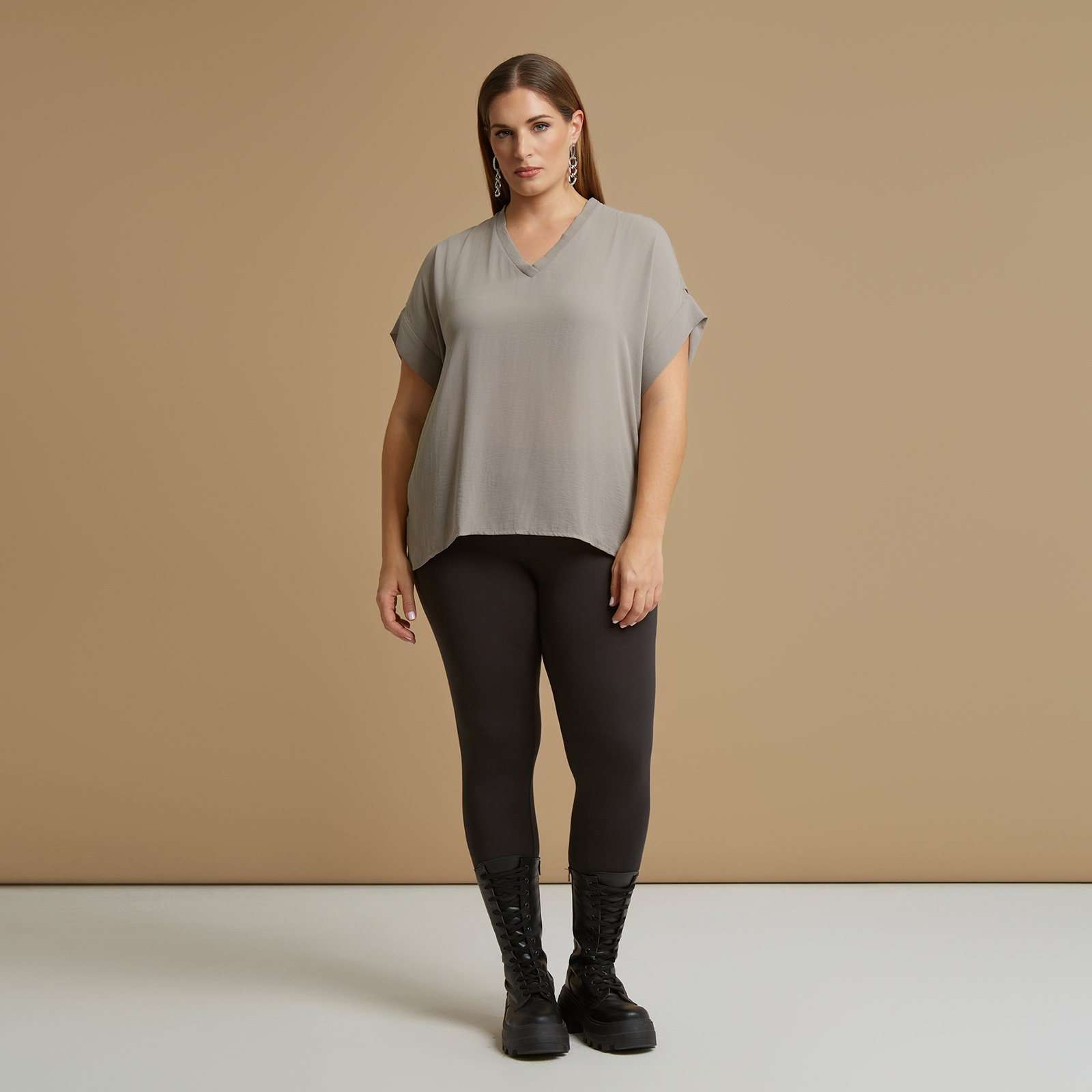 Crepe essential V-neck top