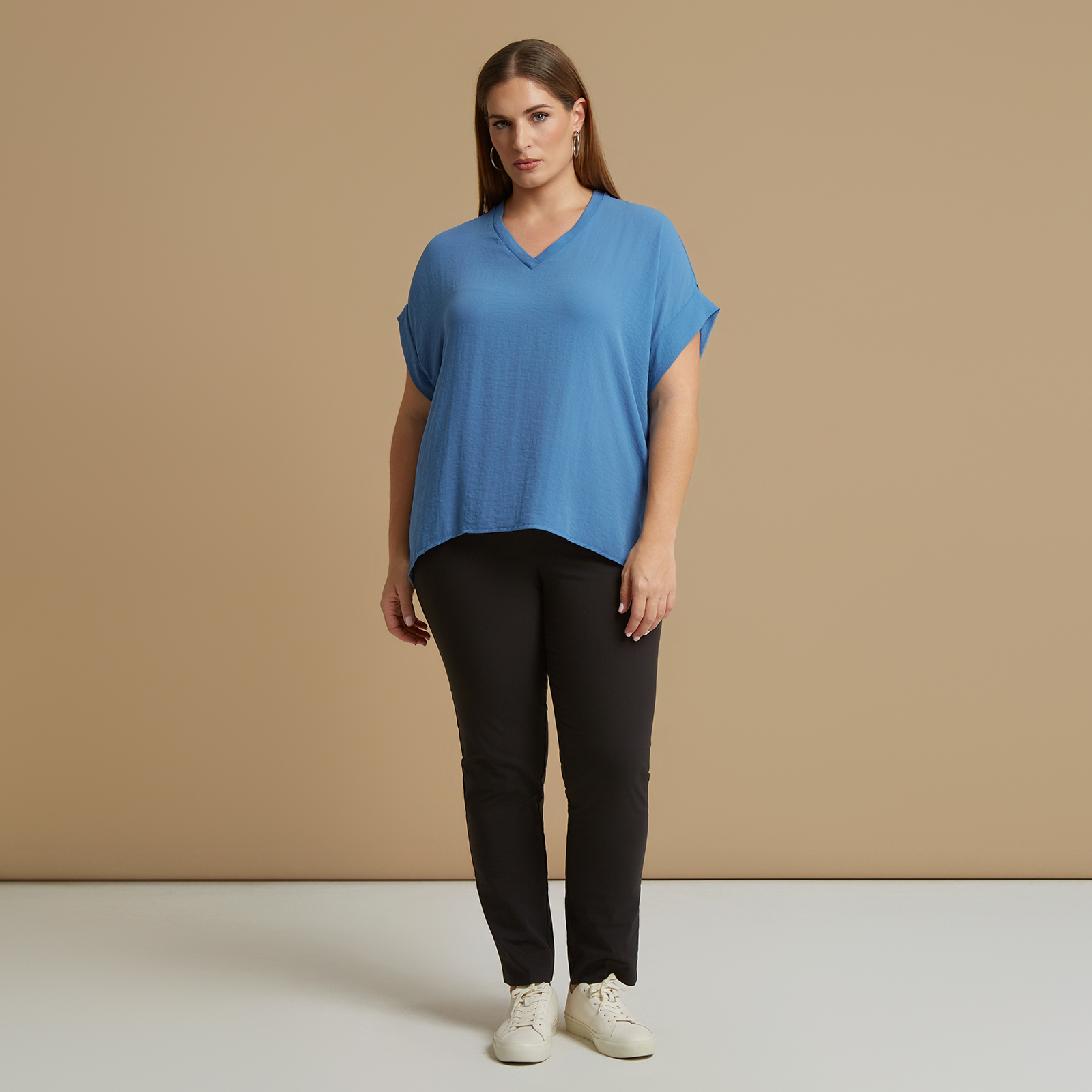 Crepe essential V-neck top