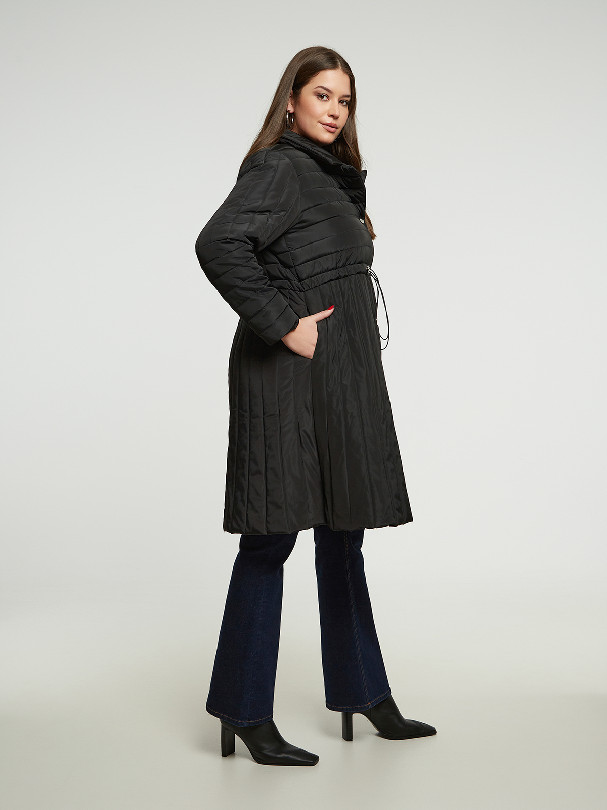 Μακρύ καπιτονέ μπουφάν με δέσιμο στη μέση φωτογραφία