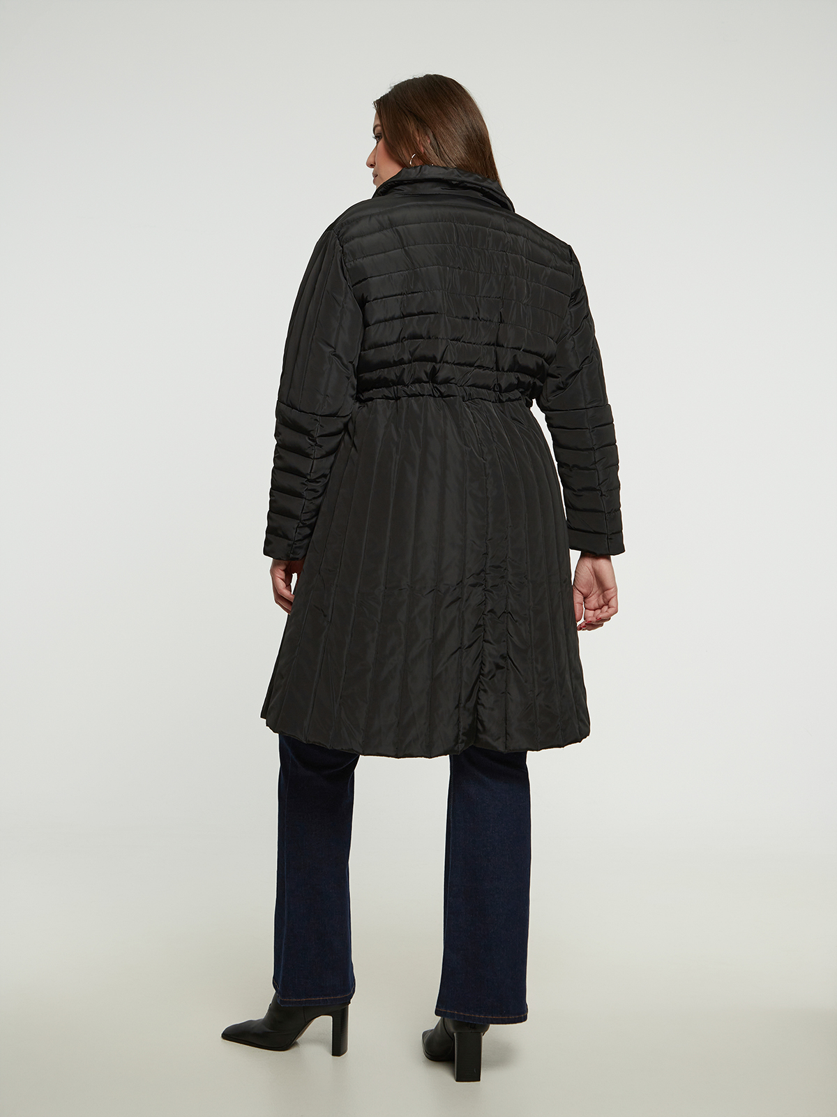 Μακρύ καπιτονέ μπουφάν με δέσιμο στη μέση φωτογραφία
