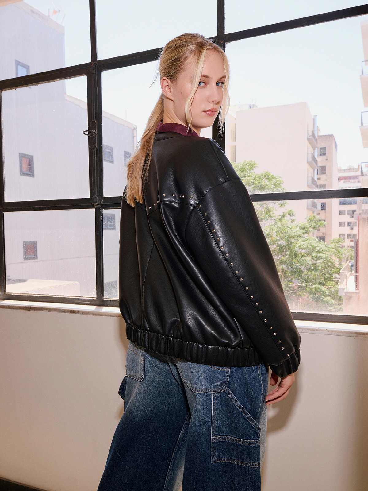 Bomber τζάκετ με τρούκς φωτογραφία