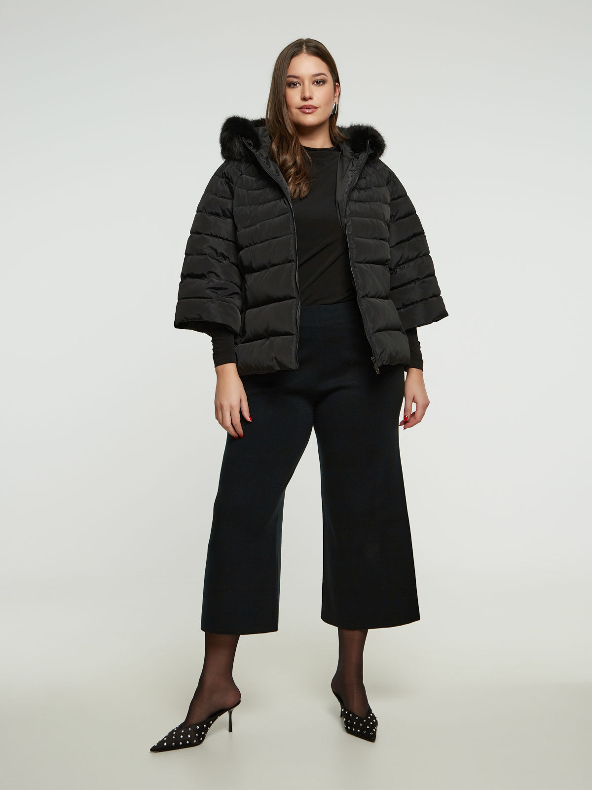 Cropped μπουφάν με αποσπώμενη faux fur λεπτομέρεια στην κουκούλα φωτογραφία