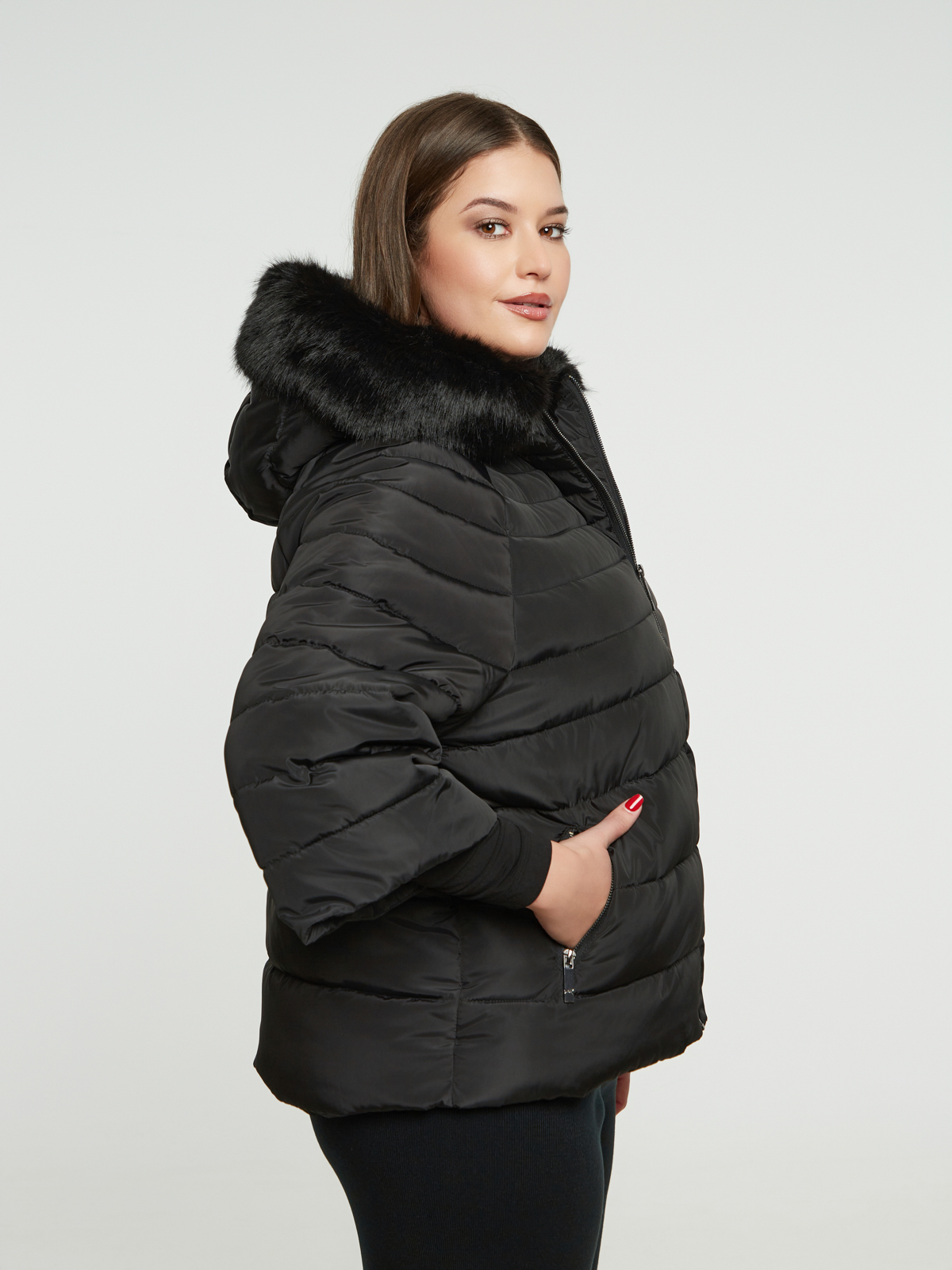 Cropped μπουφάν με αποσπώμενη faux fur λεπτομέρεια στην κουκούλα φωτογραφία