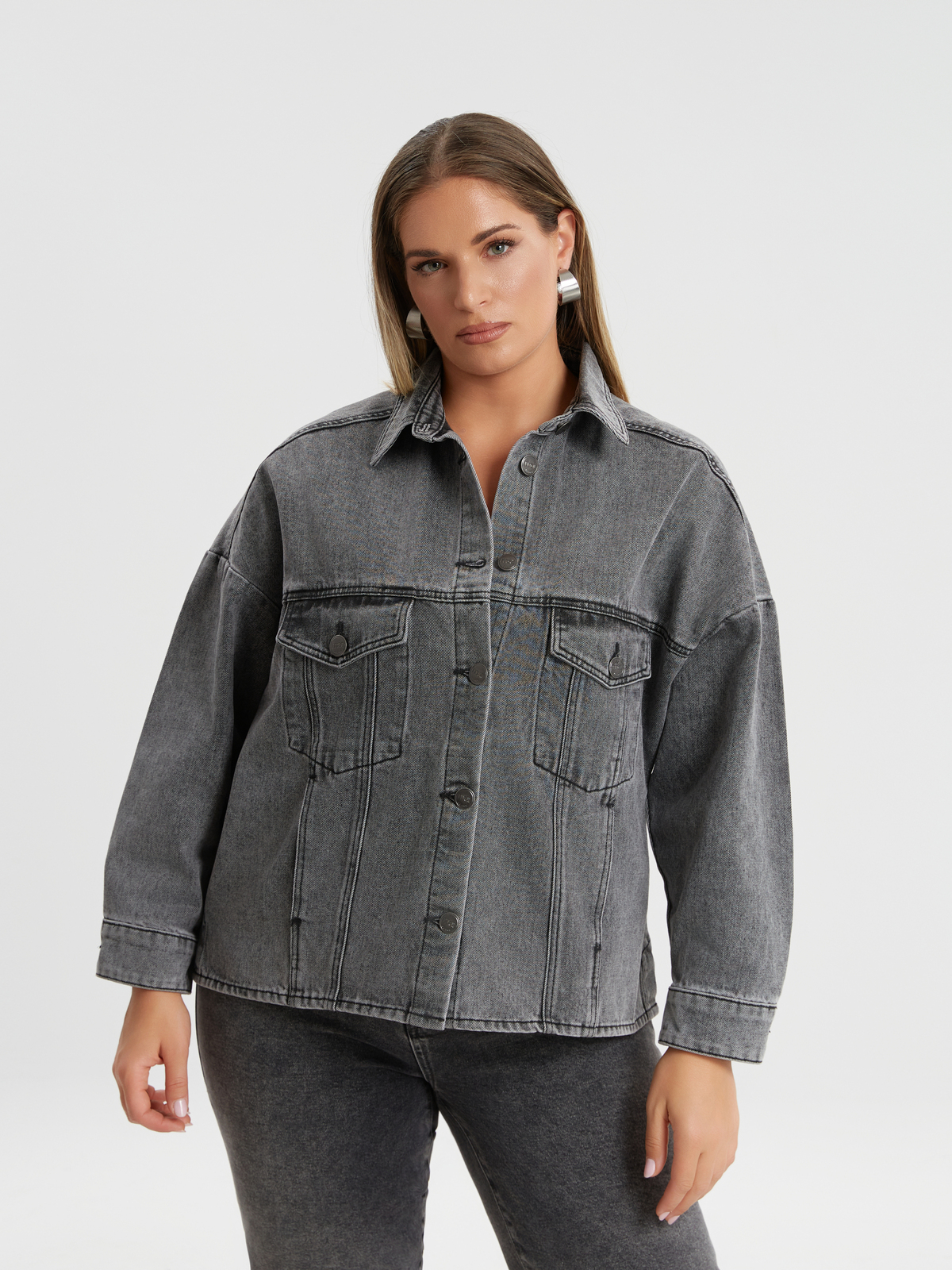 Τζιν μπουφάν με ξεβάμματα φωτογραφία