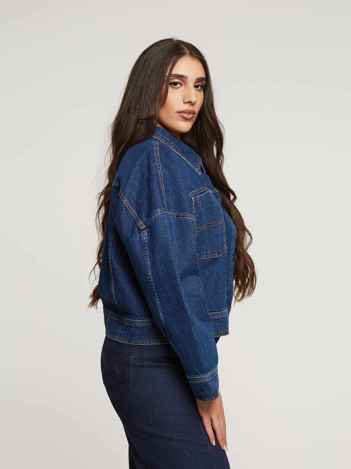 Cropped τζιν τζάκετ με utility τσέπες φωτογραφία