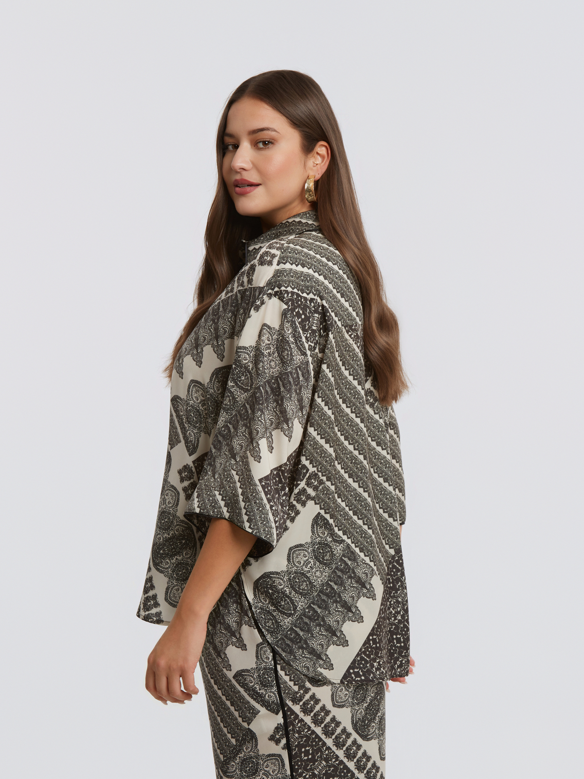 Oversized πουκάμισο με εμπριμέ μοτίβο φωτογραφία