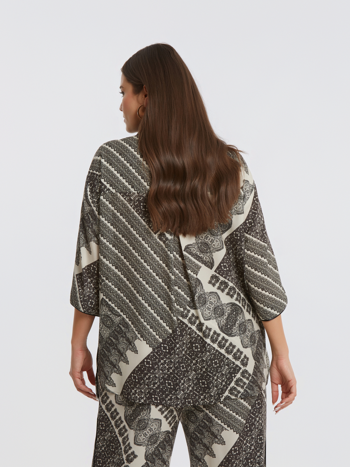 Oversized πουκάμισο με εμπριμέ μοτίβο φωτογραφία