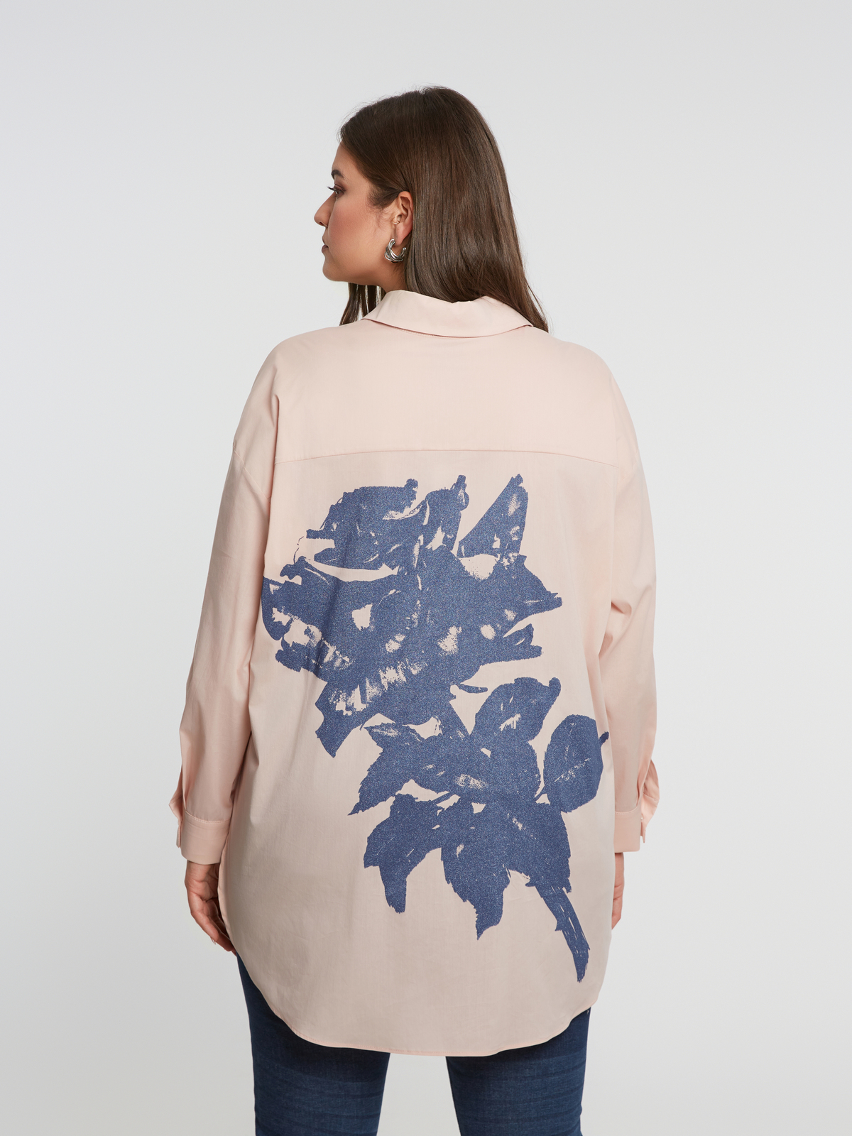 Oversized πουκάμισο με φλόραλ τύπωμα στη πλάτη φωτογραφία