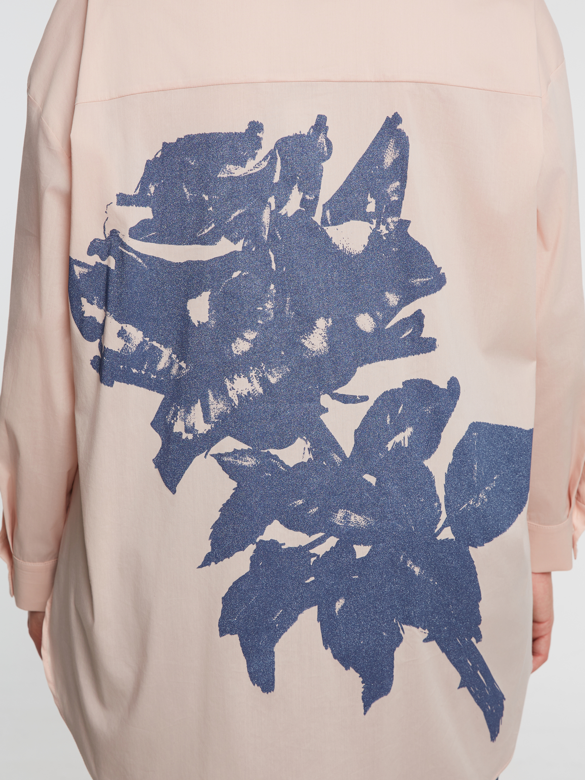 Oversized πουκάμισο με φλόραλ τύπωμα στη πλάτη φωτογραφία