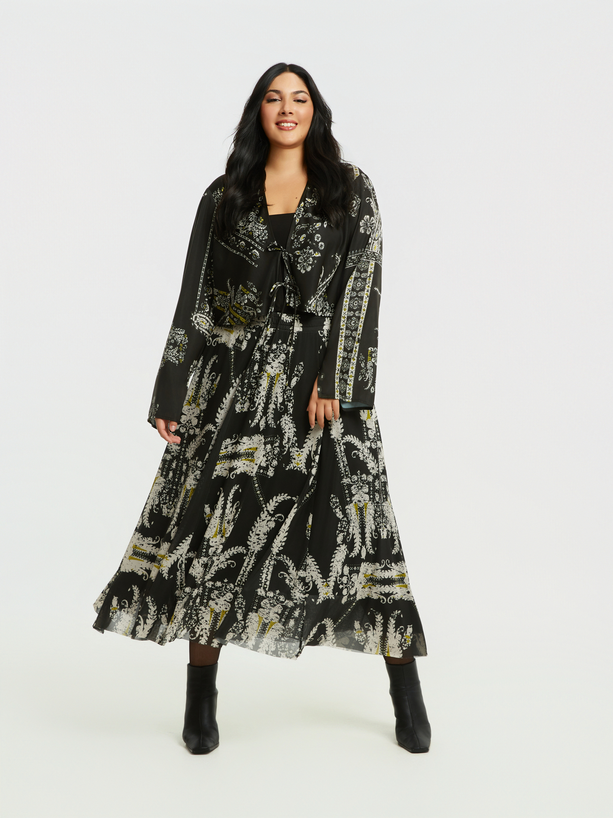 Τούλινη φούστα με ελαστική μέση και paisley μοτίβο φωτογραφία