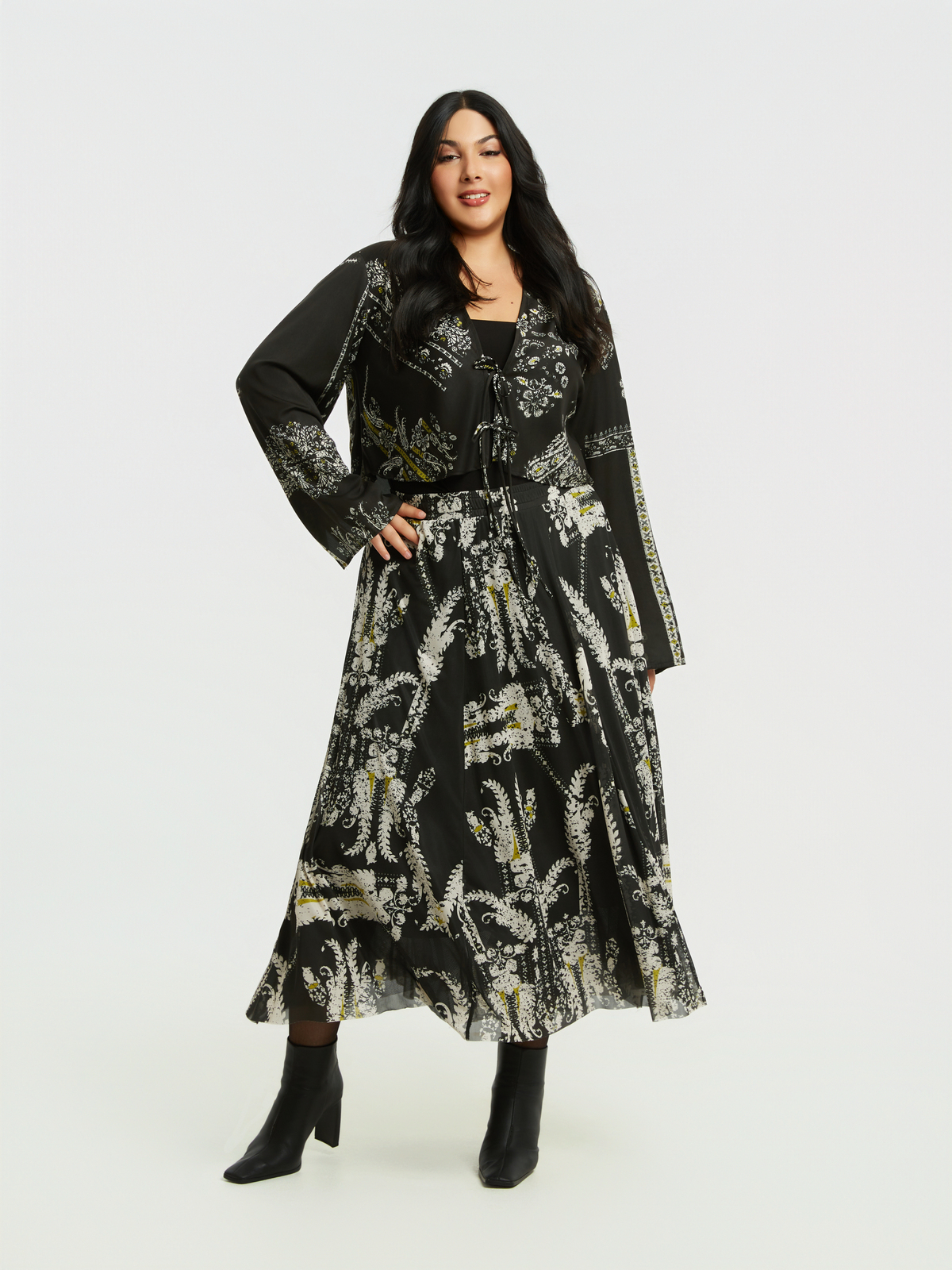 Τούλινη φούστα με ελαστική μέση και paisley μοτίβο φωτογραφία