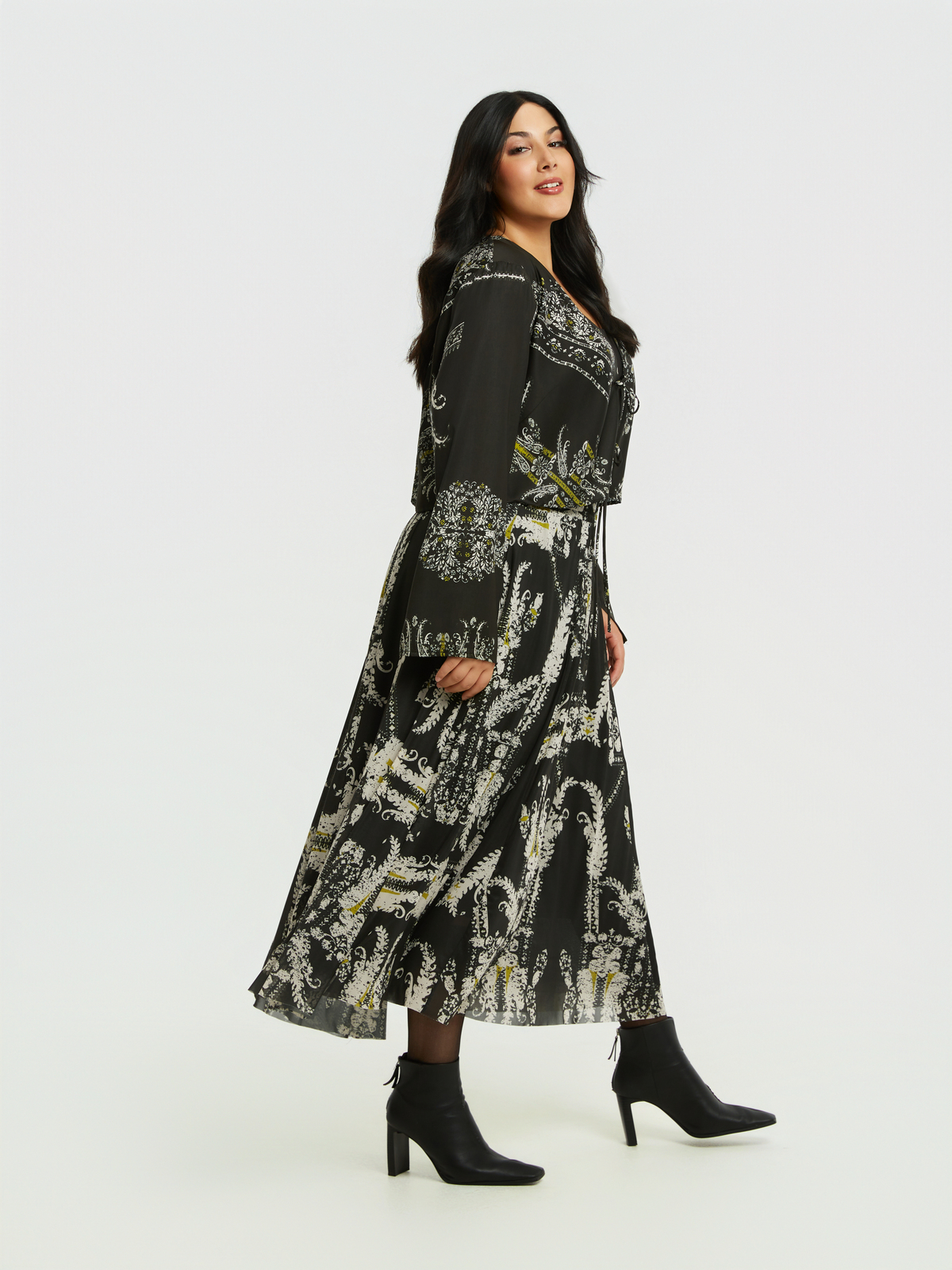 Τούλινη φούστα με ελαστική μέση και paisley μοτίβο φωτογραφία