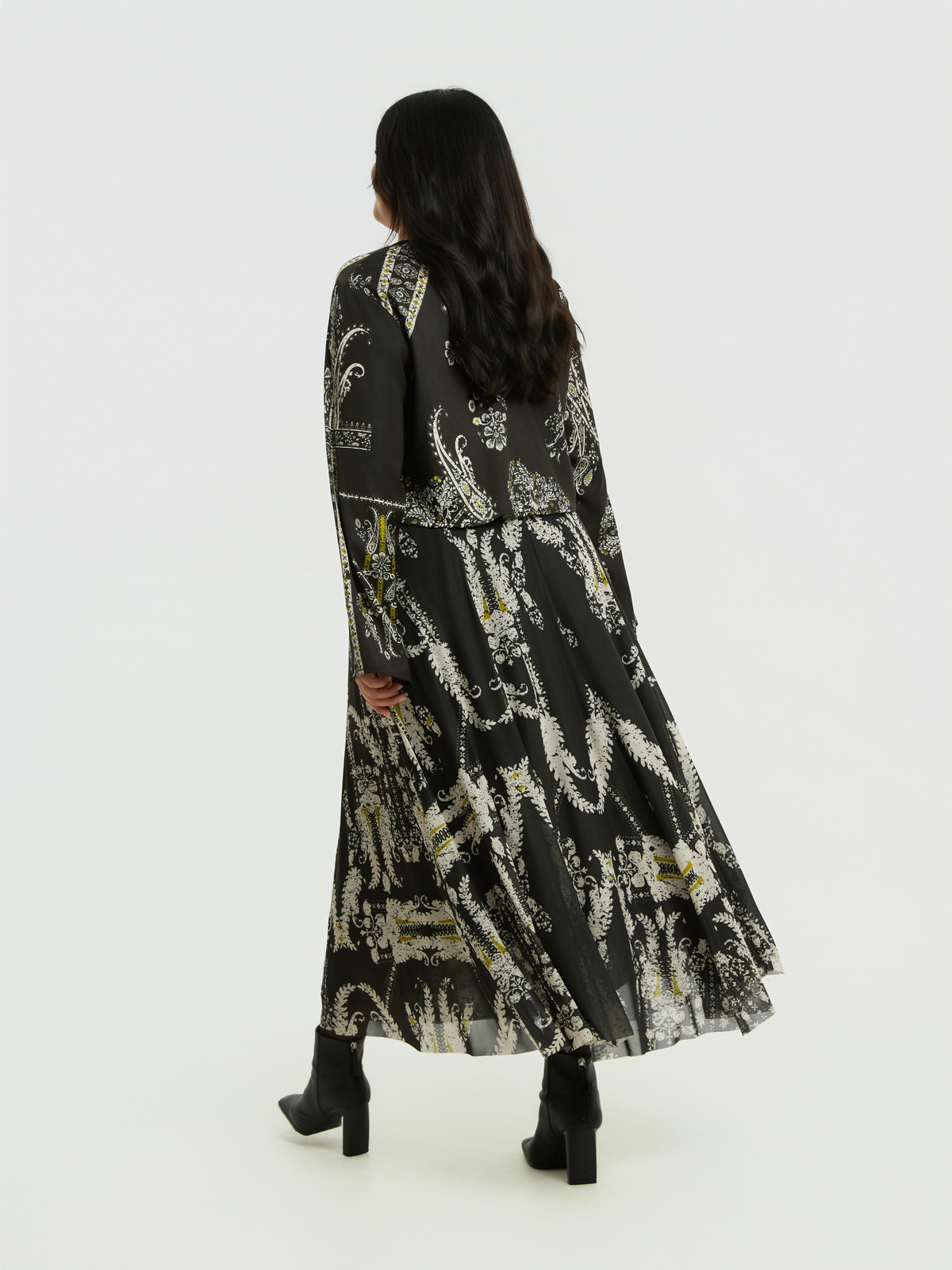 Τούλινη φούστα με ελαστική μέση και paisley μοτίβο φωτογραφία