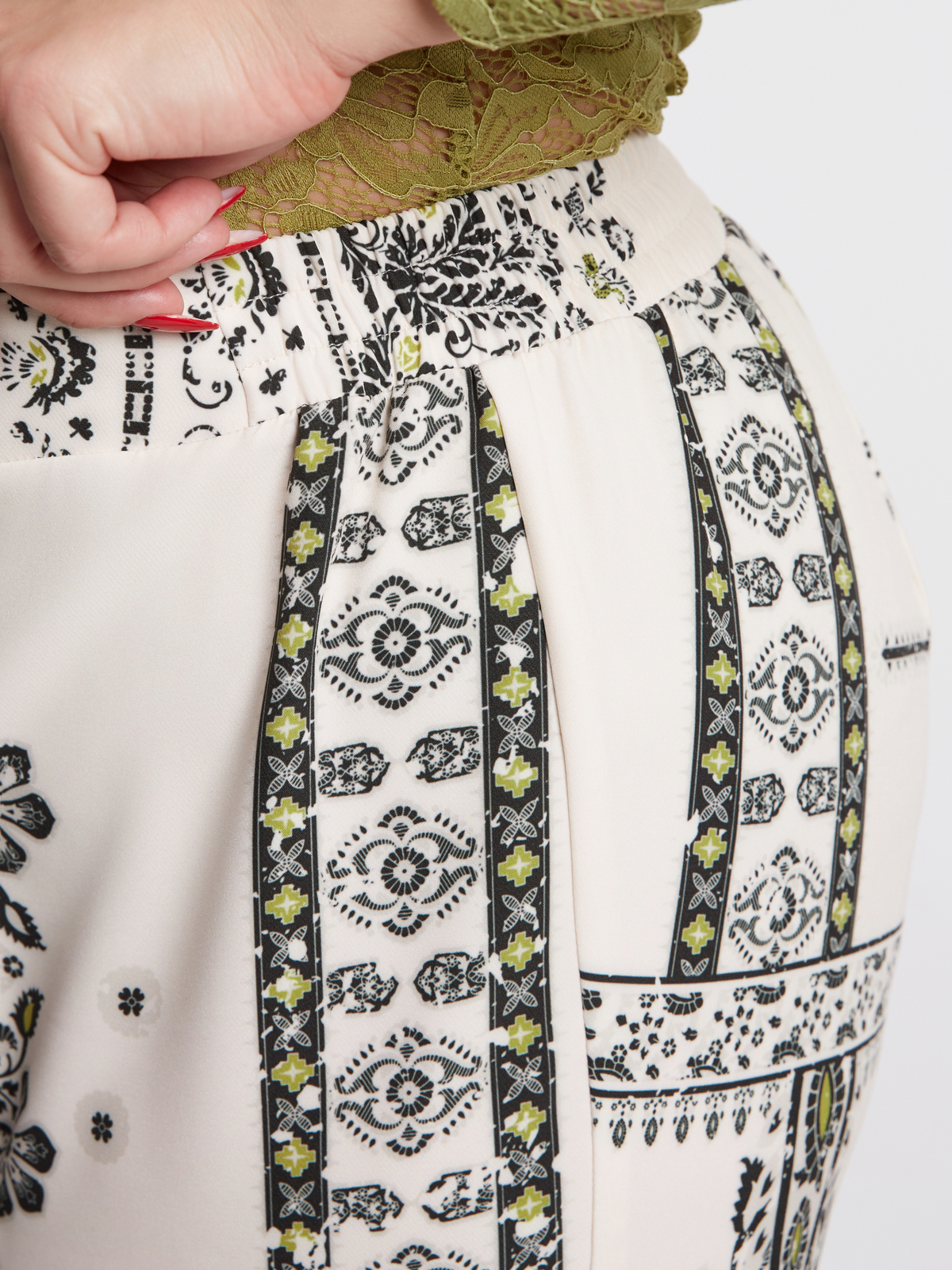 Παντελόνι με paisley μοτίβο φωτογραφία