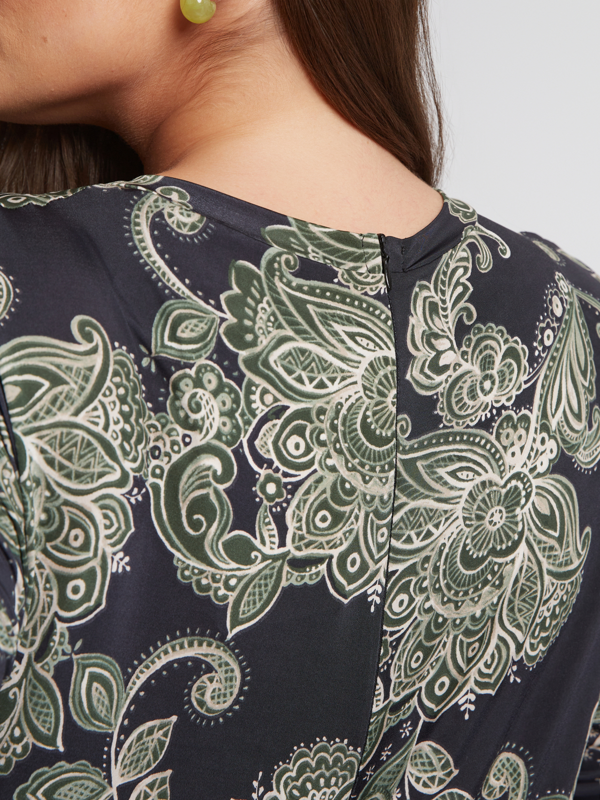 Ολόσωμη φόρμα paisley φωτογραφία