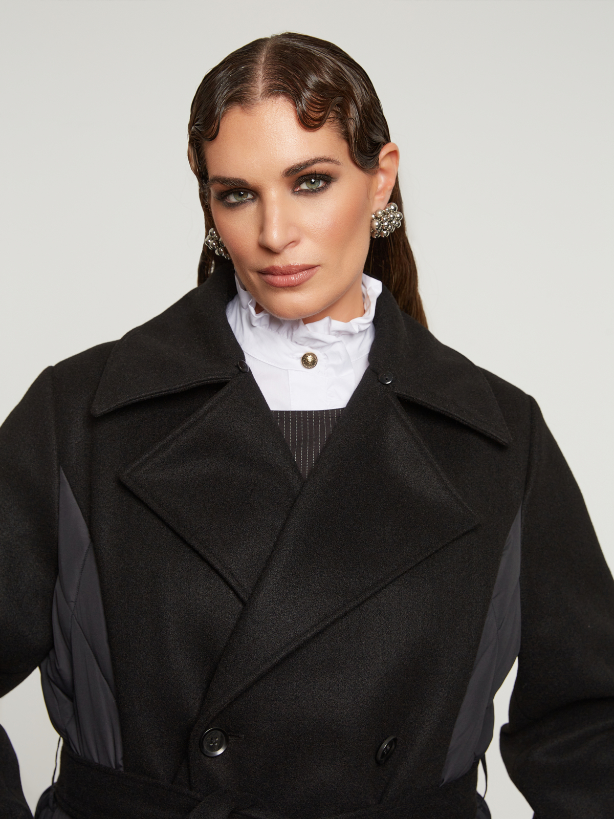 Μακρύ καπιτονέ παλτό με faux fur γιακά & ζώνη φωτογραφία