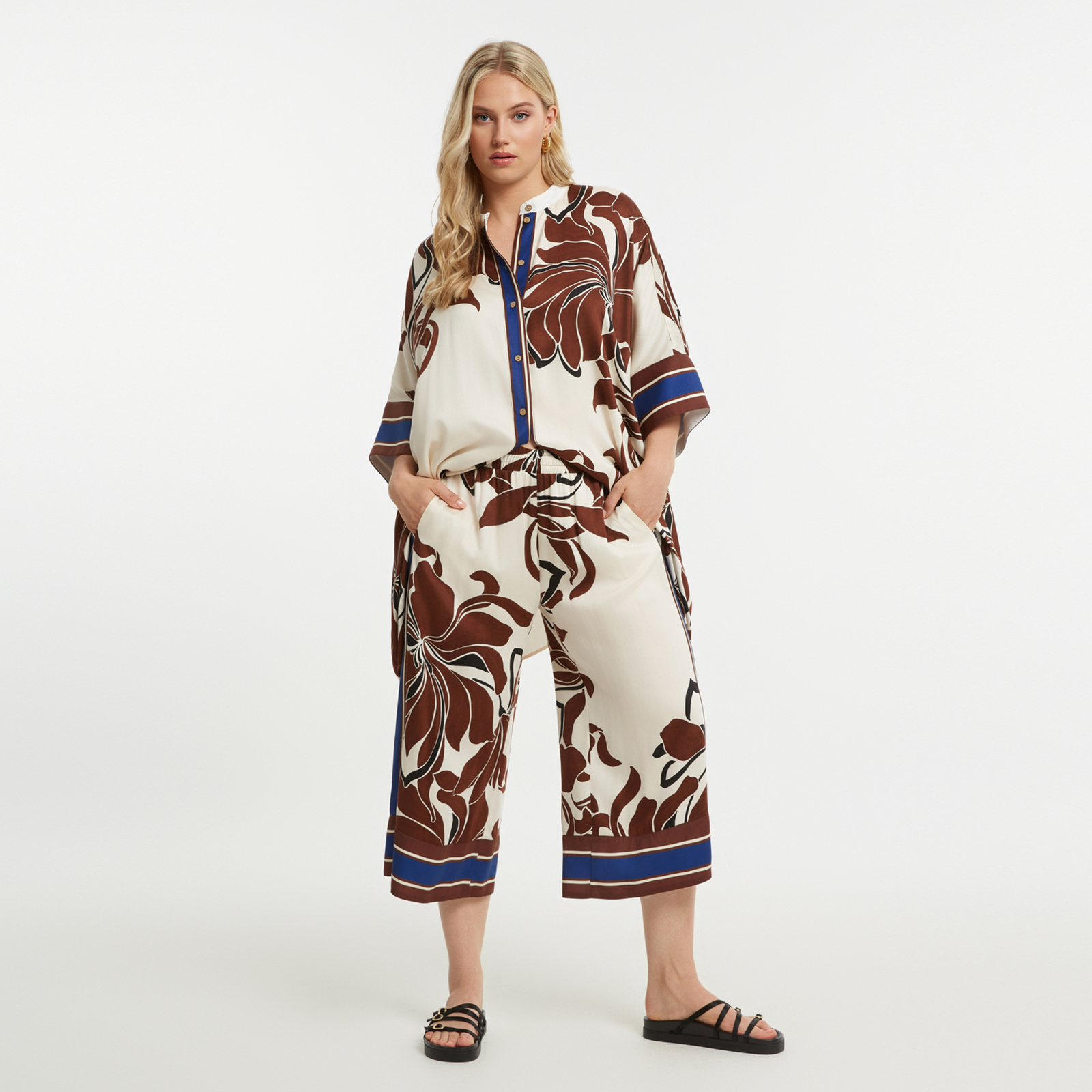 Printed viscose cropped pants with elastic waist