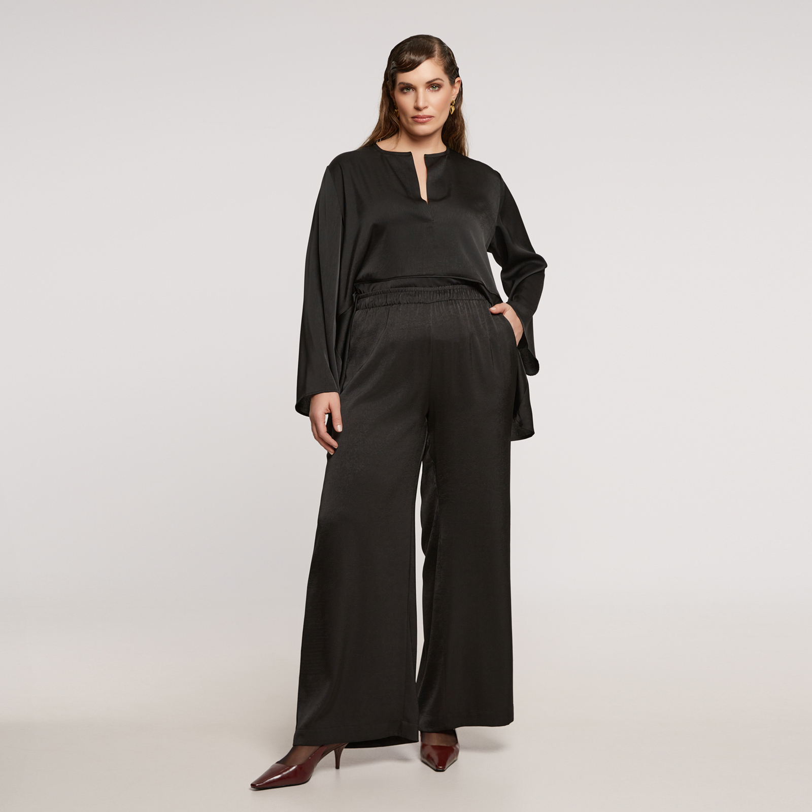 MAT FASHION Μαύρη σατέν παντελόνα palazzo με ελαστική μέση