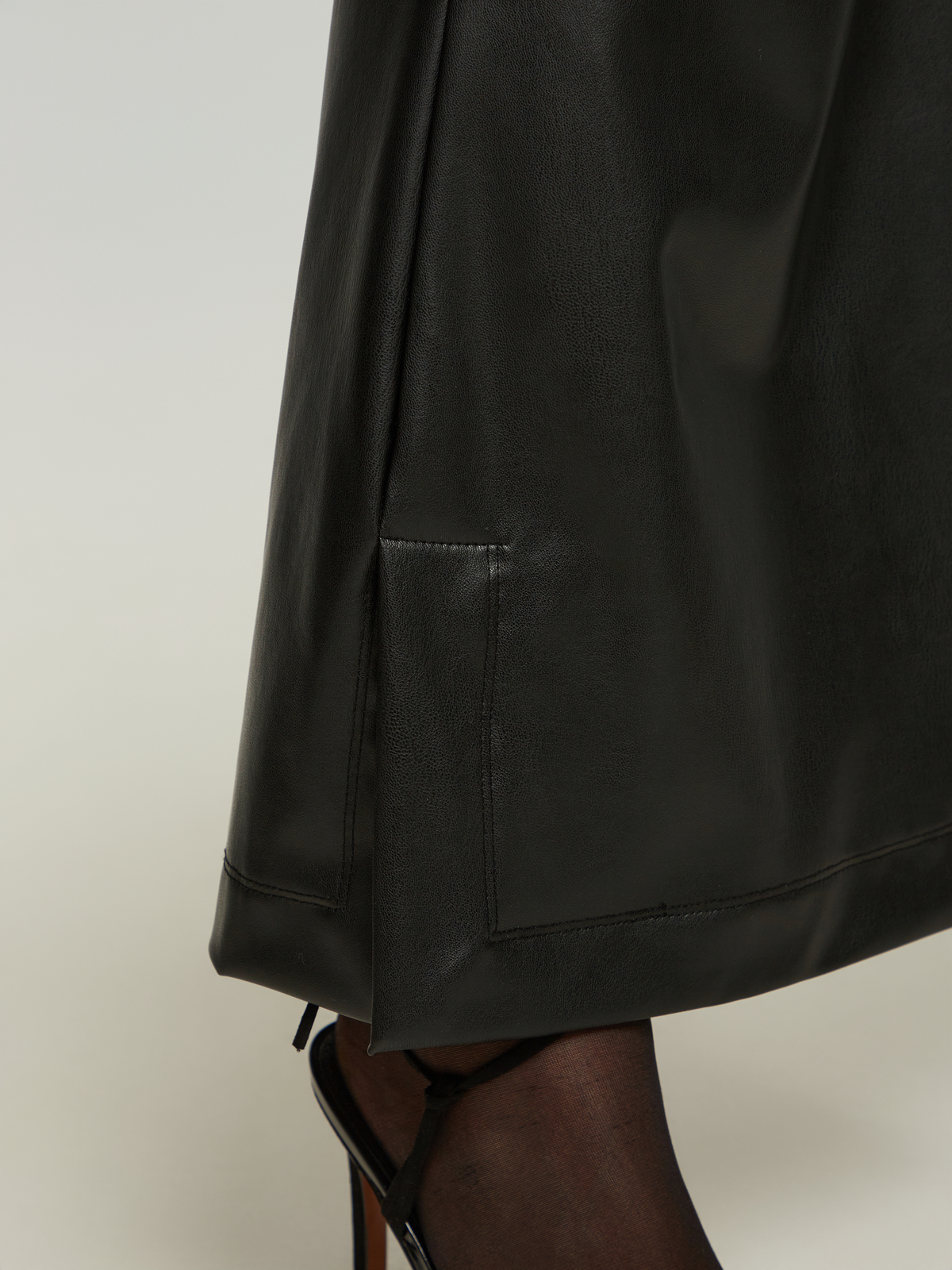 Flared παντελόνα δερματίνη φωτογραφία