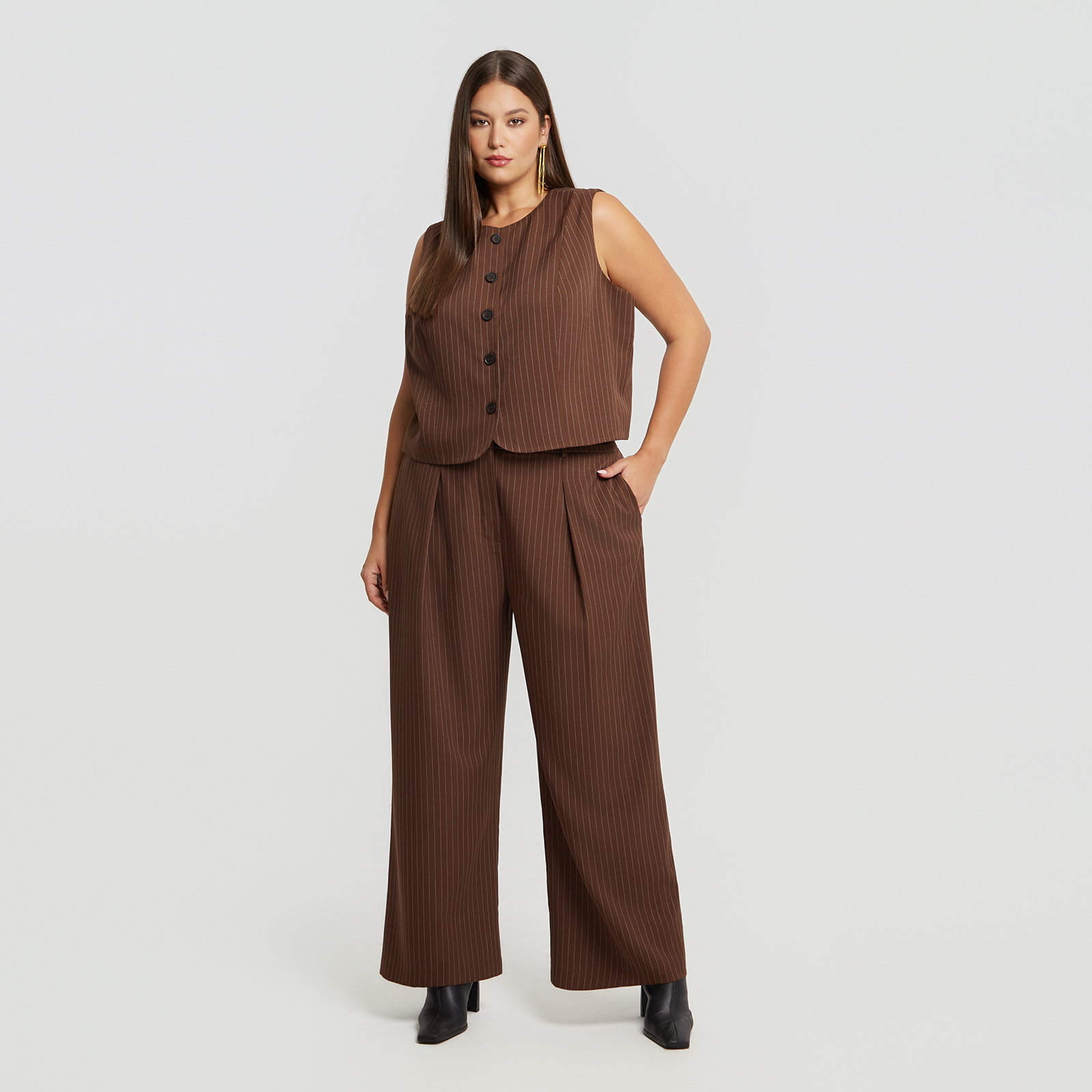 Wide-leg pinstripe pants with pleated front