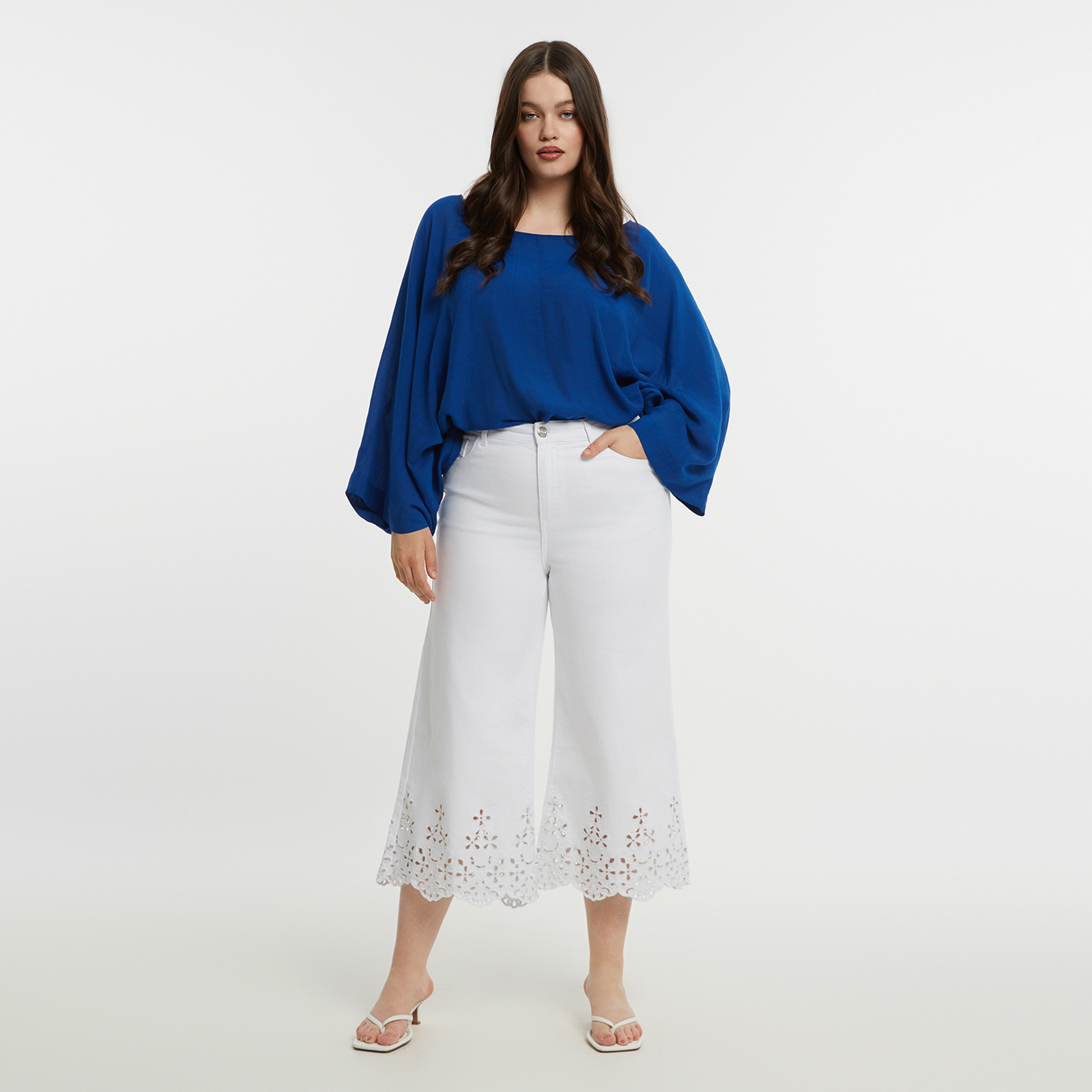 Embroidered cropped wide-leg jeans