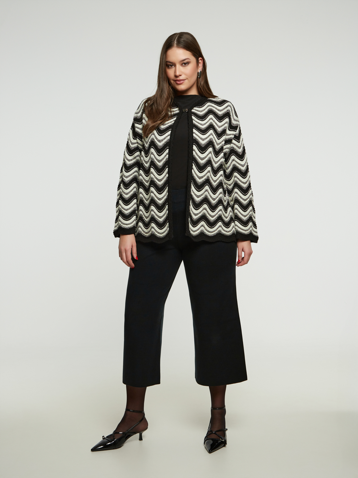Ζακέτα πλεκτή με ζιγκ-ζαγκ σχέδιο φωτογραφία