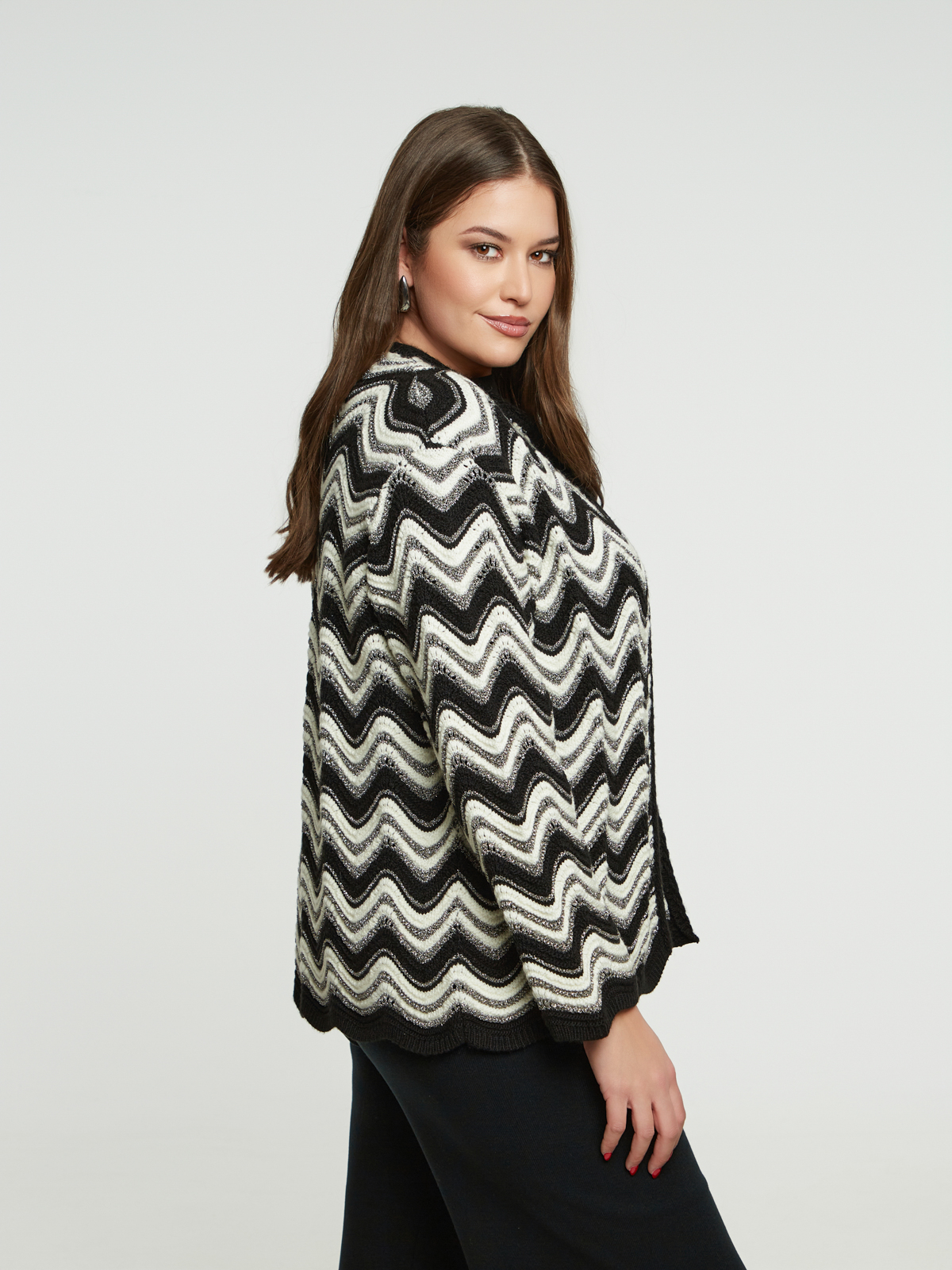 Ζακέτα πλεκτή με ζιγκ-ζαγκ σχέδιο φωτογραφία