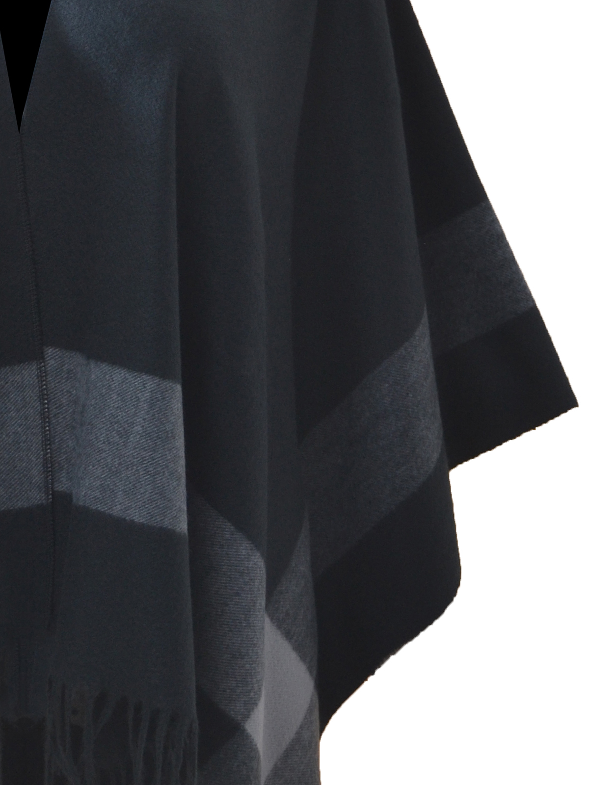 Μαύρη κάπα με καρό σχέδιο και κρόσσια φωτογραφία