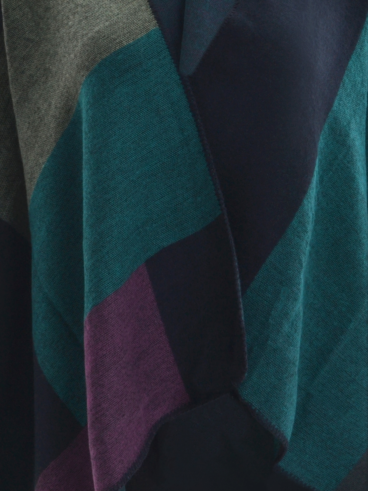 Πόντσο με γεωμετρικό σχέδιο φωτογραφία